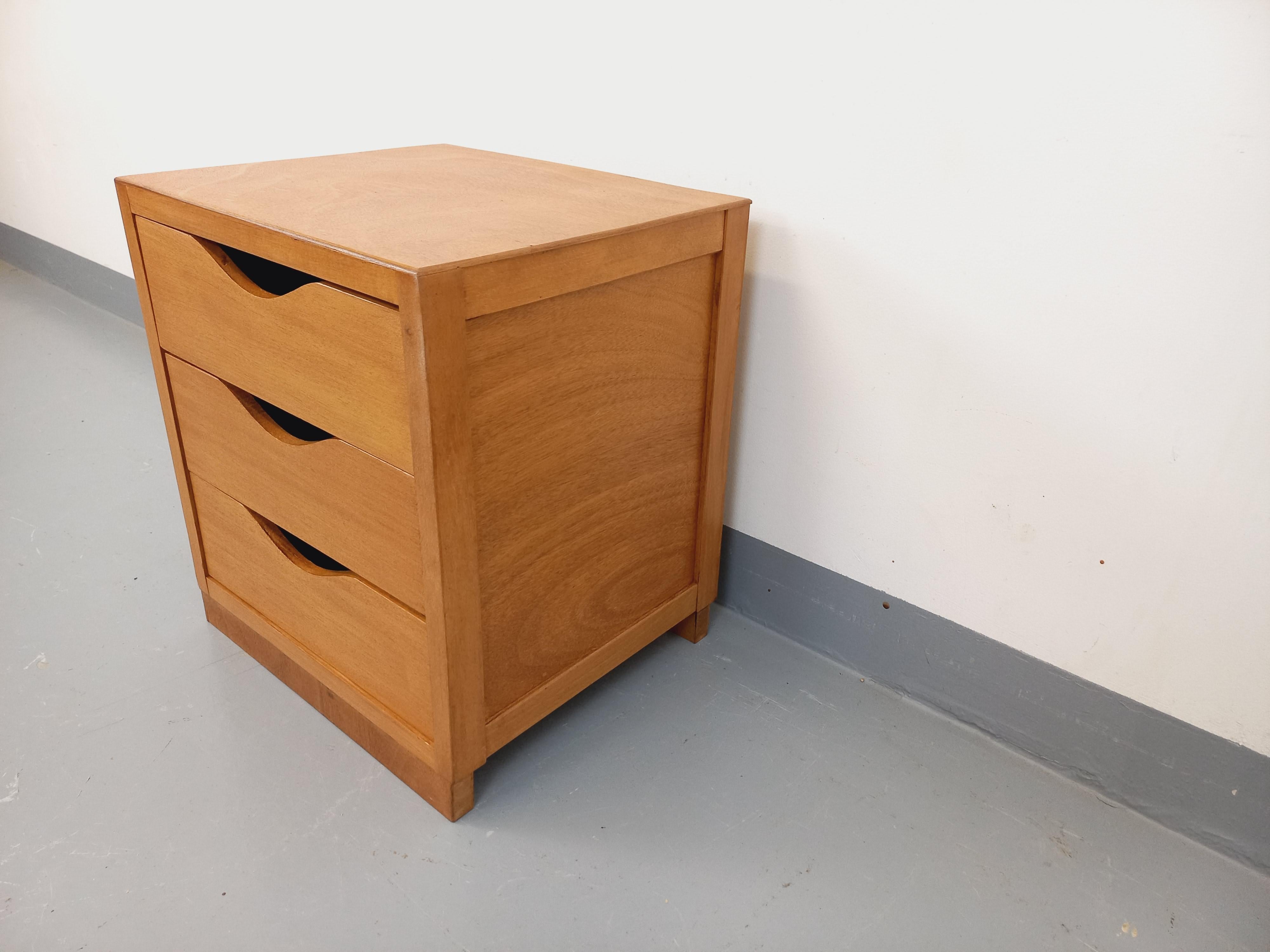 Wood Chevet caisson ou module de rangement vintage en bois massif des années 60 For Sale