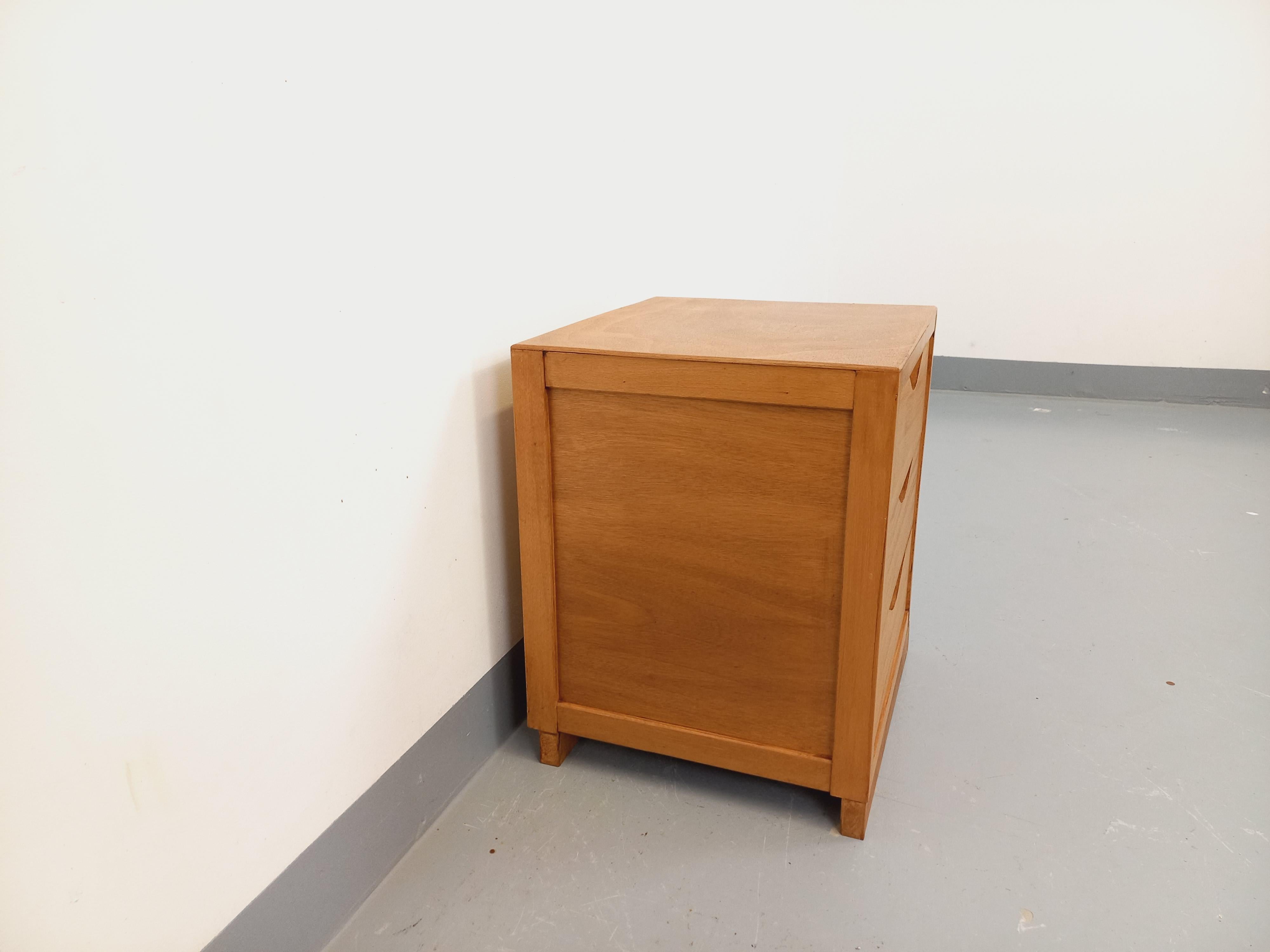 Chevet caisson ou module de rangement vintage en bois massif des années 60 For Sale 1