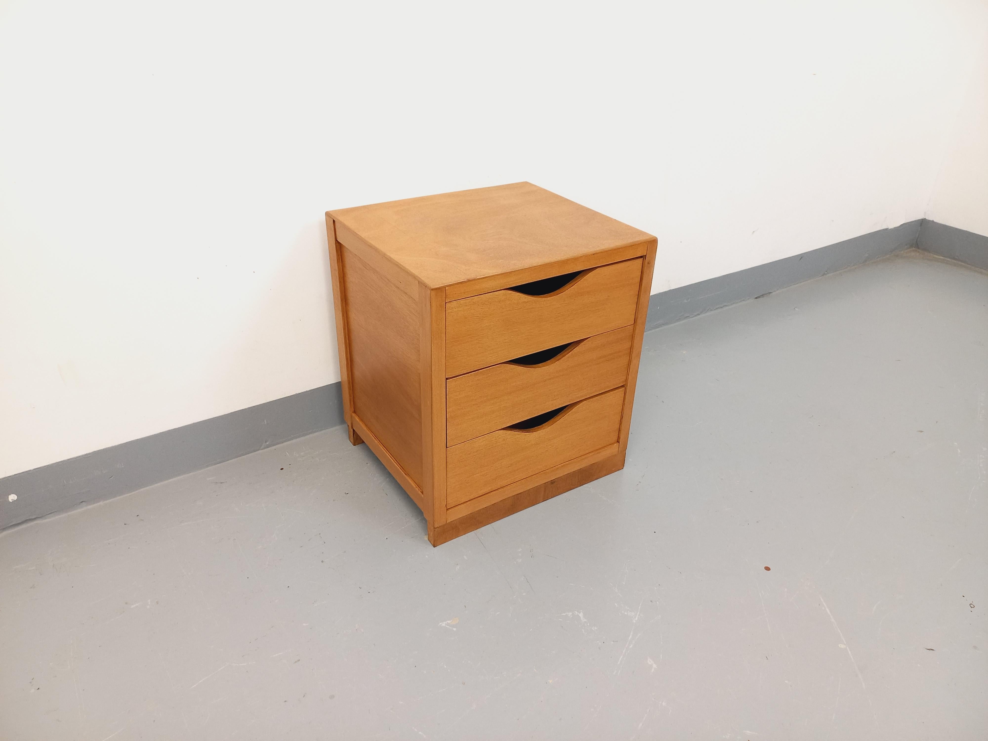 Chevet caisson ou module de rangement vintage en bois massif des années 60 For Sale 2