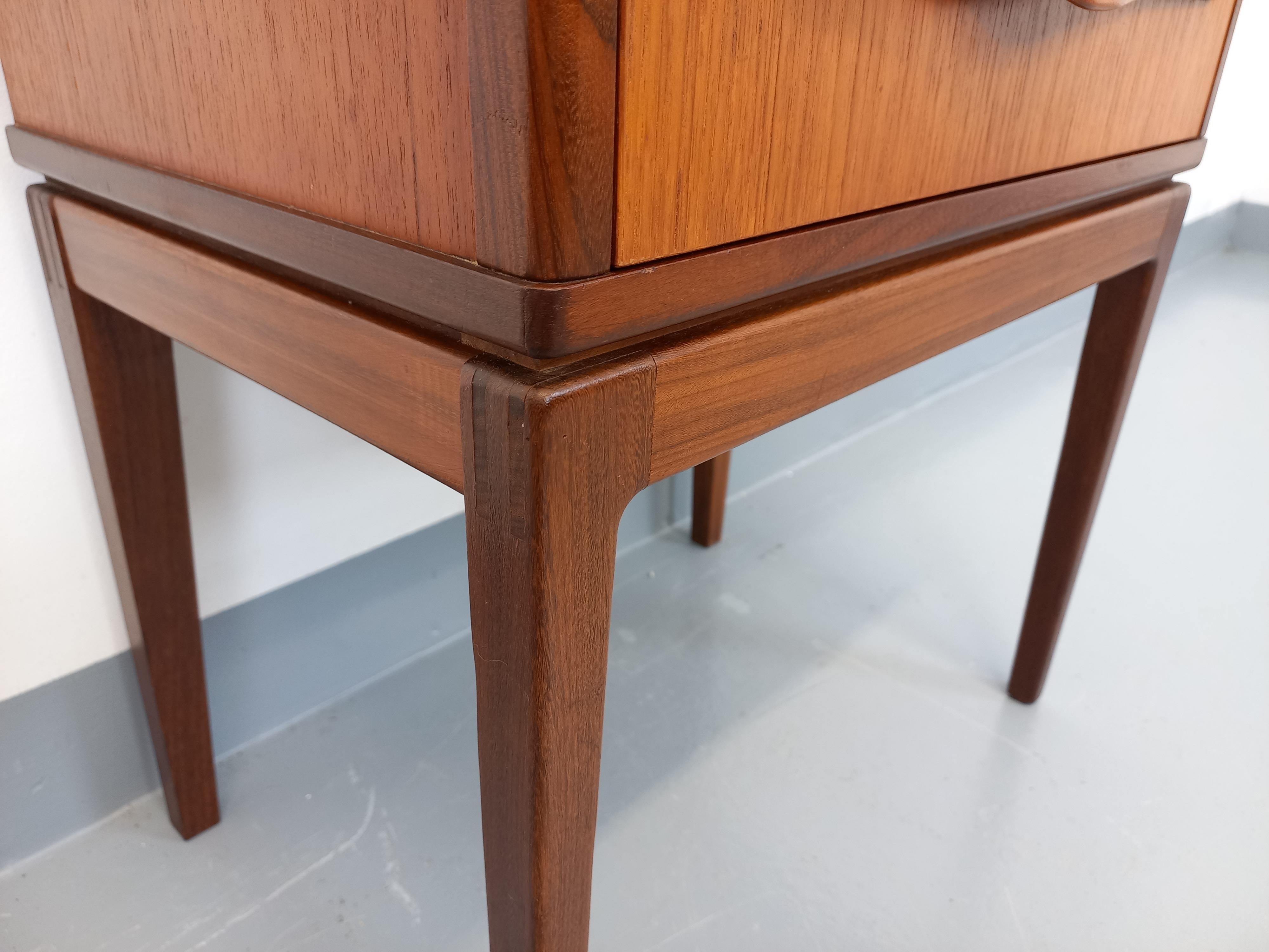 Chevet scandinave vintage en teck des années 60 Bon état - En vente à BESANÇON, FR