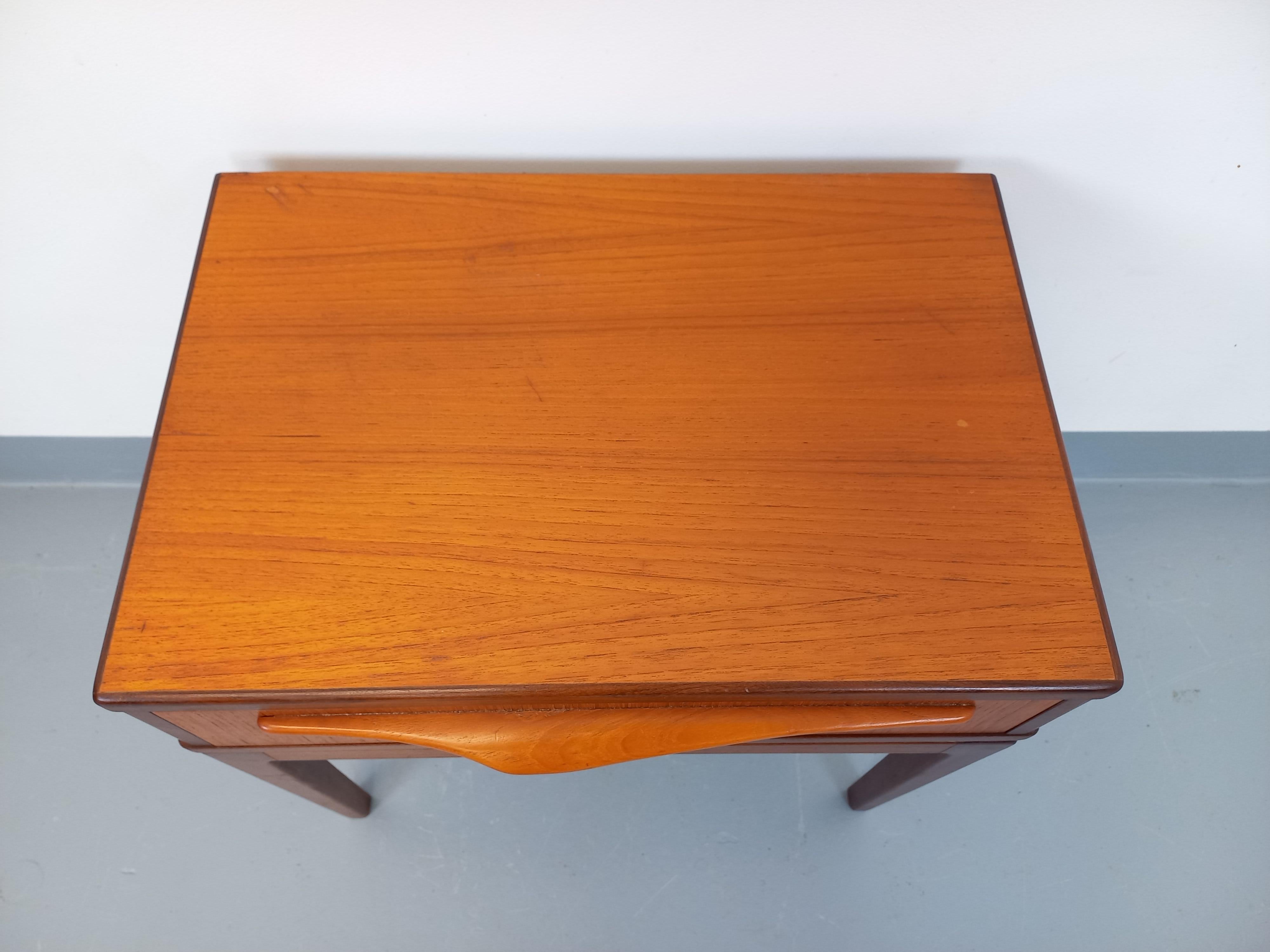 Milieu du XXe siècle Chevet scandinave vintage en teck des années 60 en vente