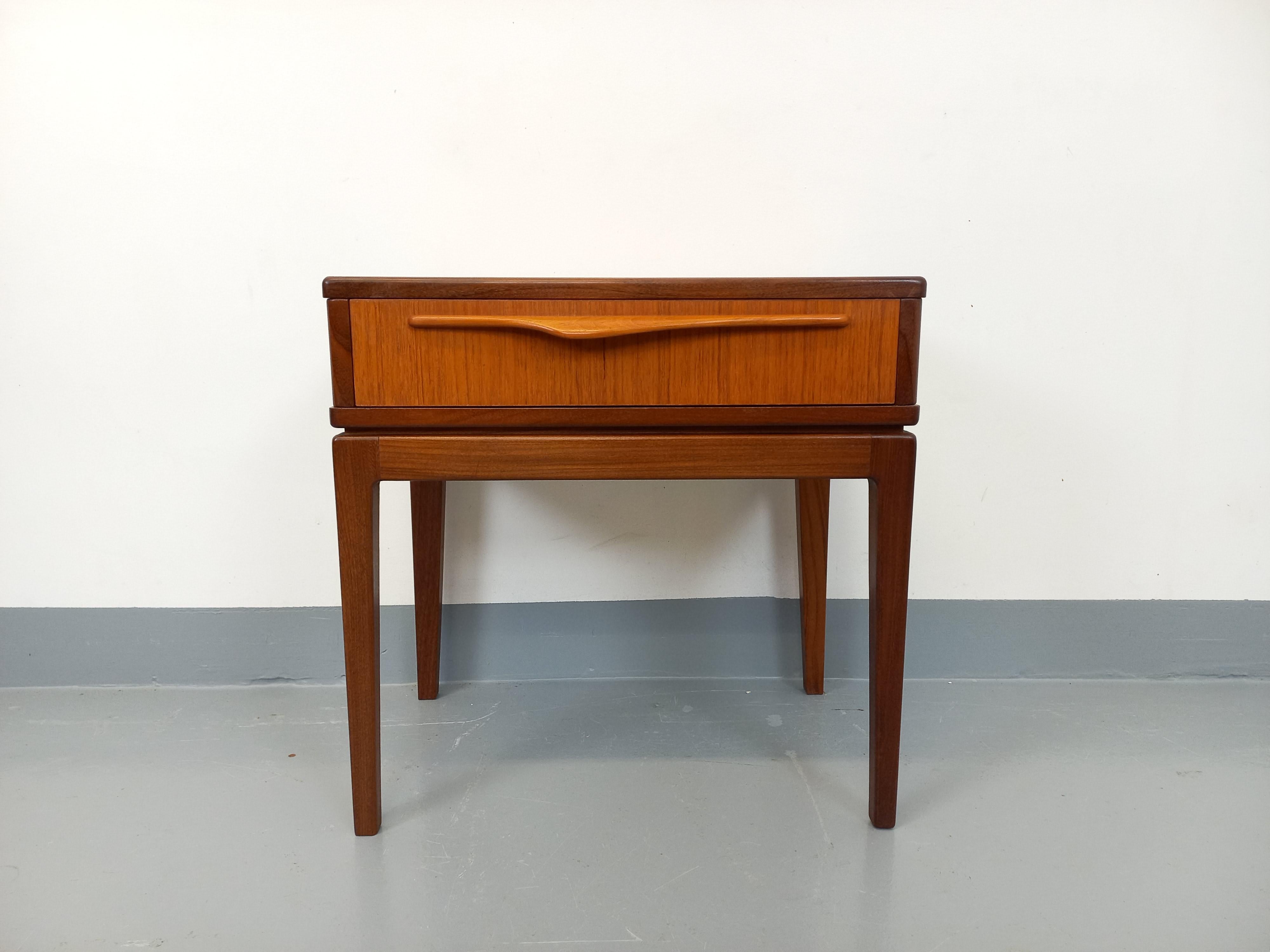 Chevet scandinave vintage en teck des années 60 en vente 1