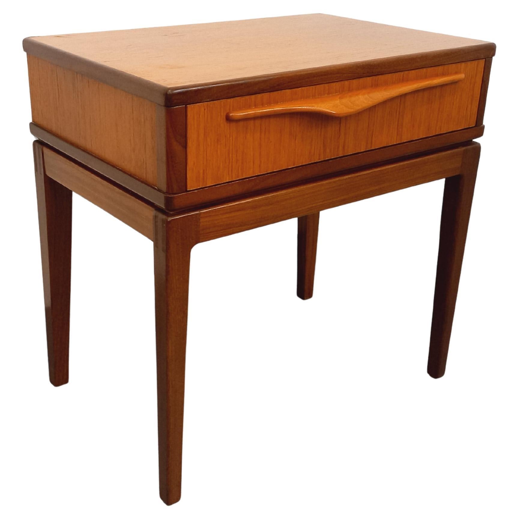 Chevet scandinave vintage en teck des années 60