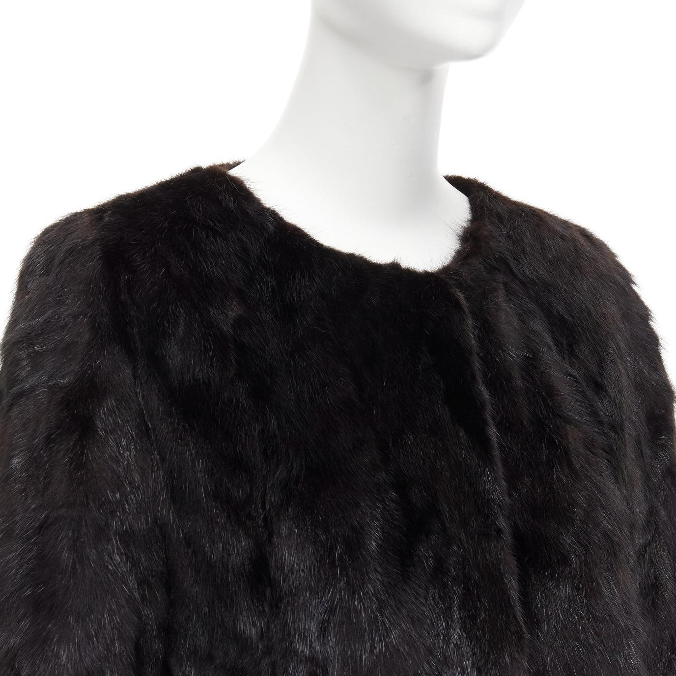 CHEVITTE dark brown genuine fur jewel neck cropped sleeves coat top M
Reference: DYTG/A00003
Brand: Chevitte
Material: Fur
Color: Brown
Pattern: Solid
Closure: Hook & Bar
Lining: Brown Fabric
Extra Details: Ruffle detail at collar