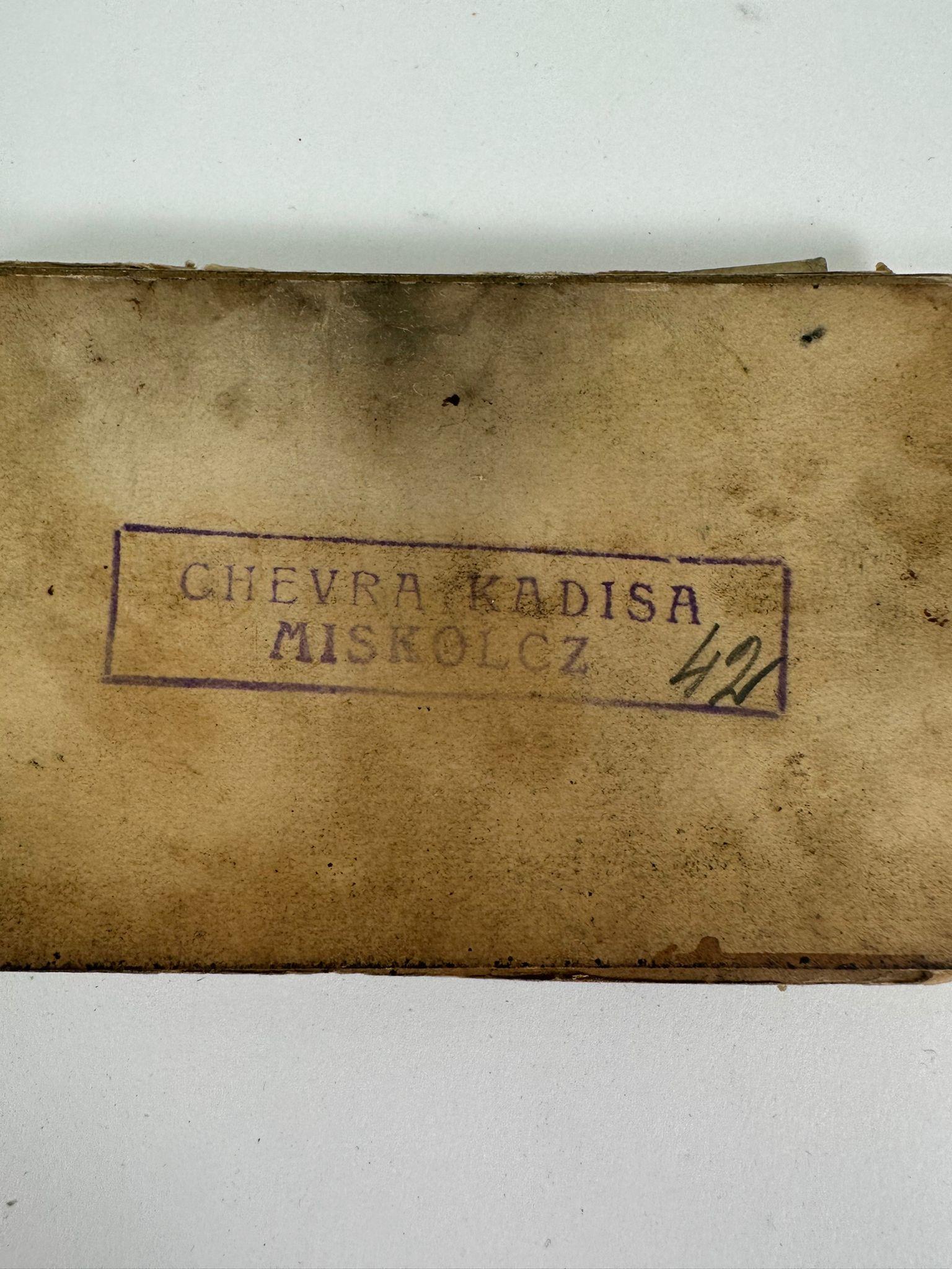 Cartes commémoratives de la Chevra Kadisha dans leur boîte en fer d'origine - Budapest, 1880 en vente 2