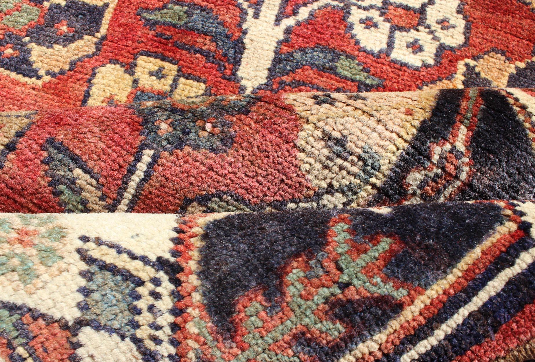 Chevron Border Vintage Persian Läufer  4'1 x 13'10 (Handgeknüpft) im Angebot