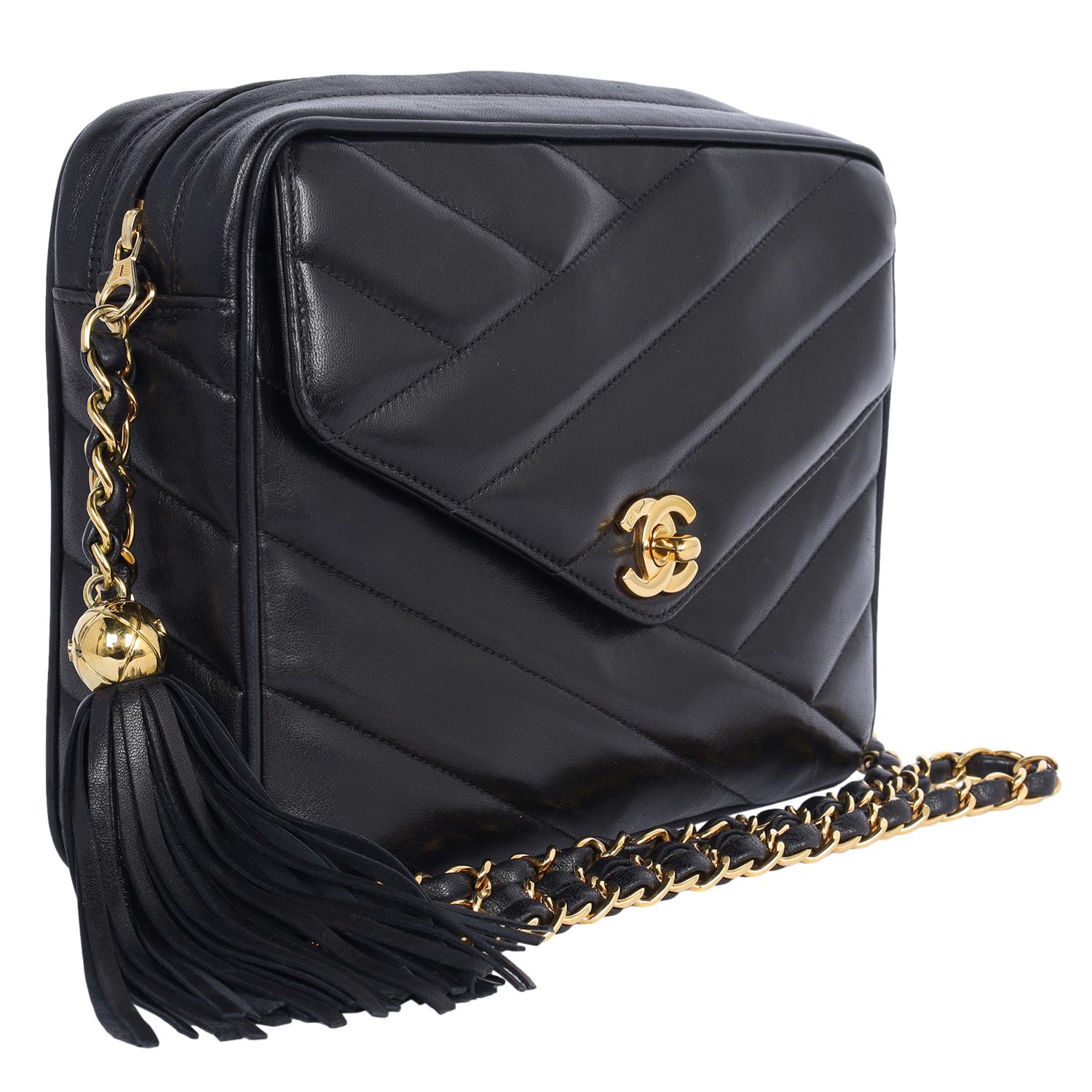 Chevron Lambskin Envelope Pocket Camera Bag Medium Black In Excellent Condition In Salt Lake Cty, UT