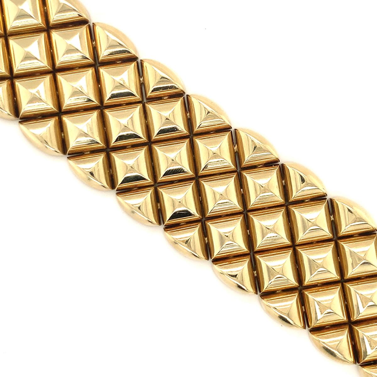 Chevron Link Bracelet in 14k Yellow Gold, circa 1940s In Good Condition For Sale In Beverly Hills, CA