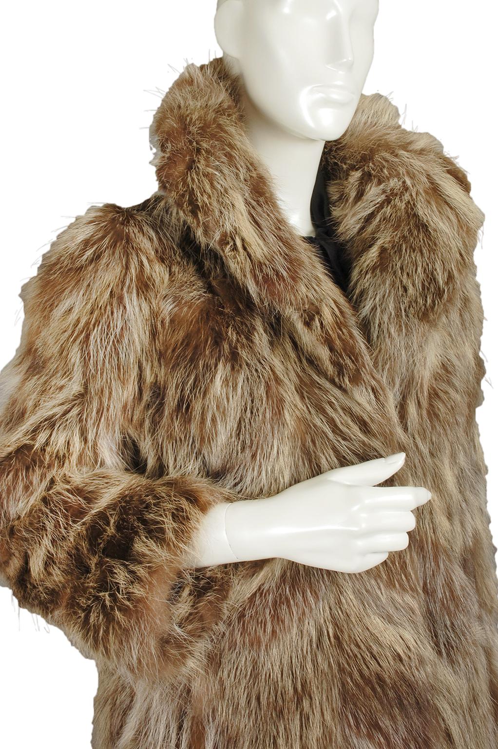 Chevron Pelt 3/4 Length Collegiate Raccoon Fur Homecoming Stadium Coat– S, 1970s For Sale 2