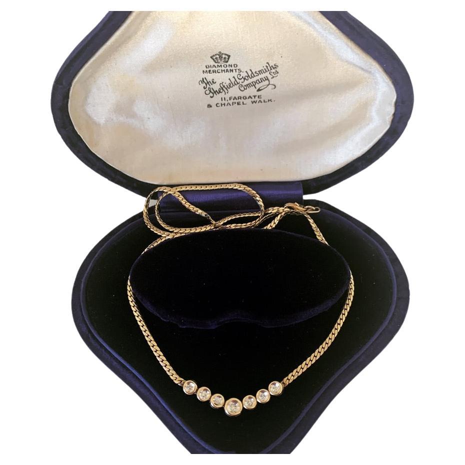 Pendentif en or jaune 9 carats de style chevron avec diamants naturels en vente