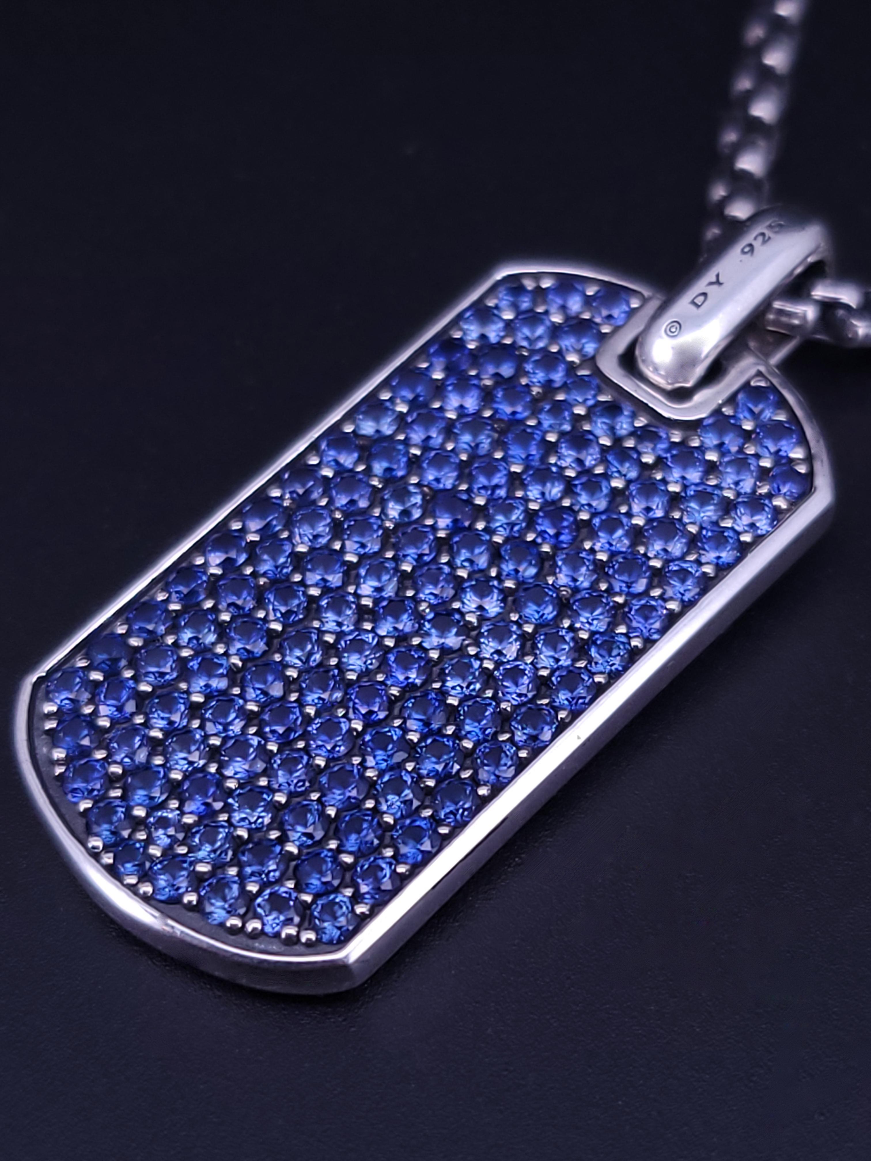 Taglio rotondo Targhetta Chevron in argento 925 con  Zaffiro blu A. Stone in vendita