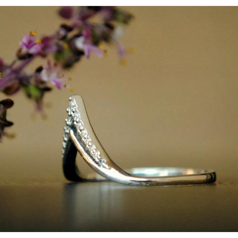 Chevron V Natural Diamond Ring 14k Gold Double Chevron In New Condition For Sale In Chicago, IL