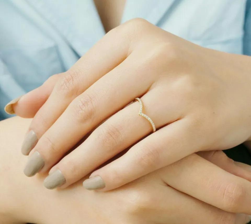 Bague en forme de V à chevrons empilée en or massif 14 carats Neuf - En vente à Chicago, IL