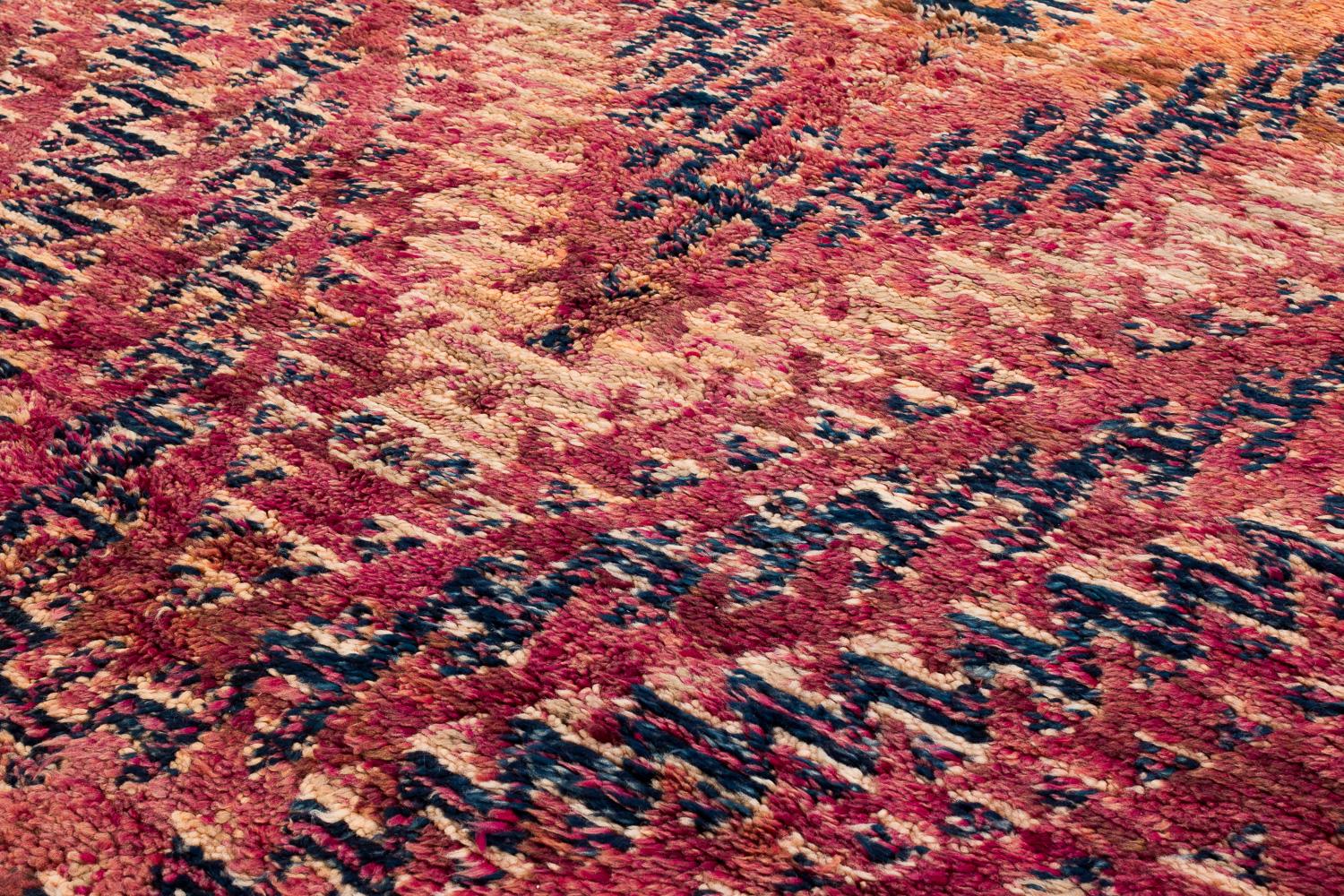 Alfombra antigua Beni Mguild de lana marroquí Shag Midcentury Vintage Chevron en venta 2