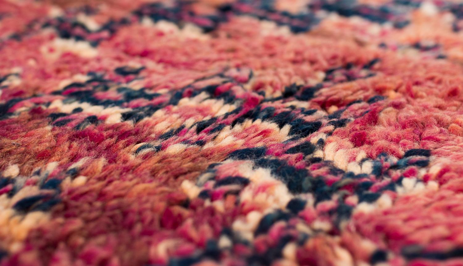 Alfombra antigua Beni Mguild de lana marroquí Shag Midcentury Vintage Chevron en venta 3