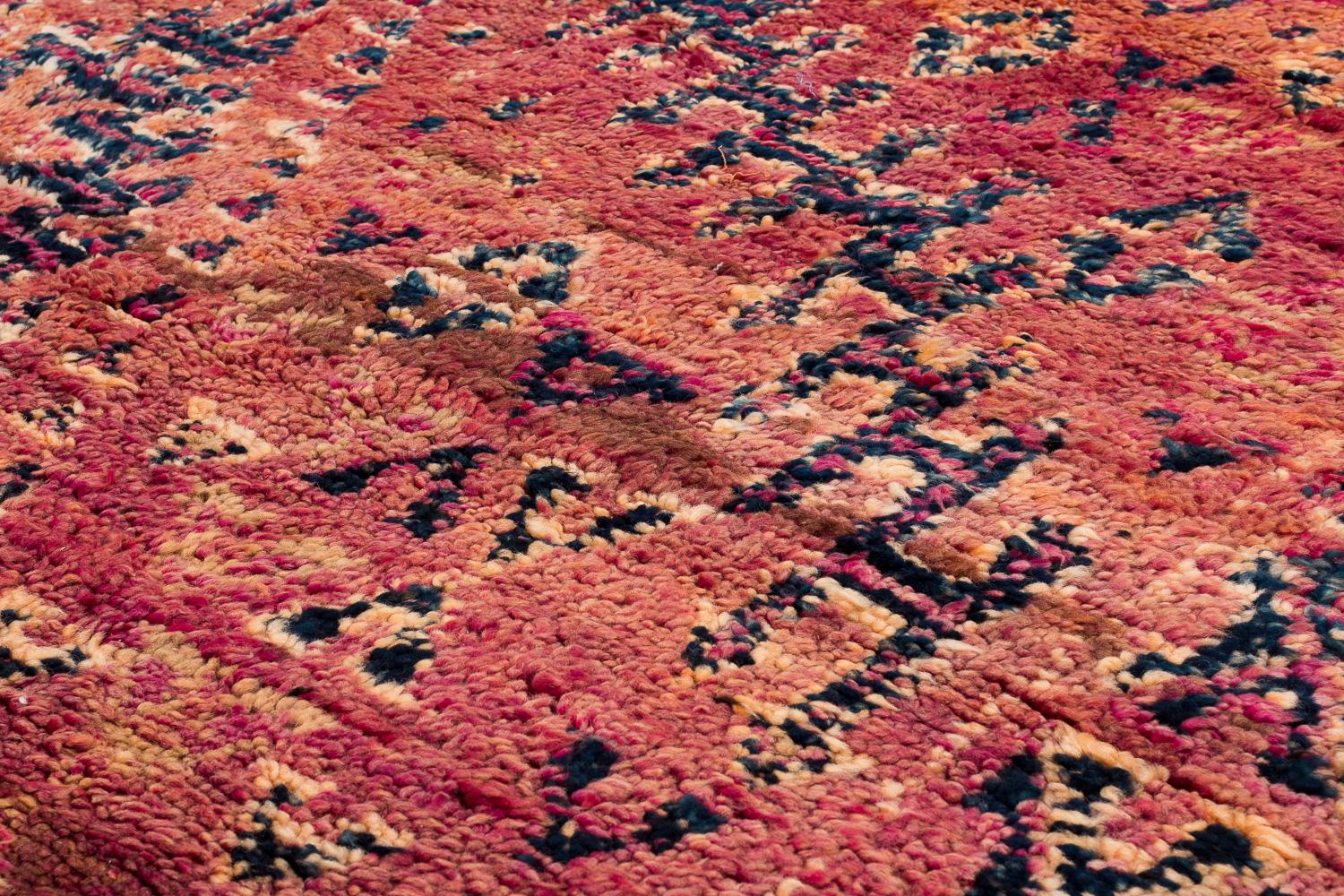 Alfombra antigua Beni Mguild de lana marroquí Shag Midcentury Vintage Chevron Tejido a mano en venta