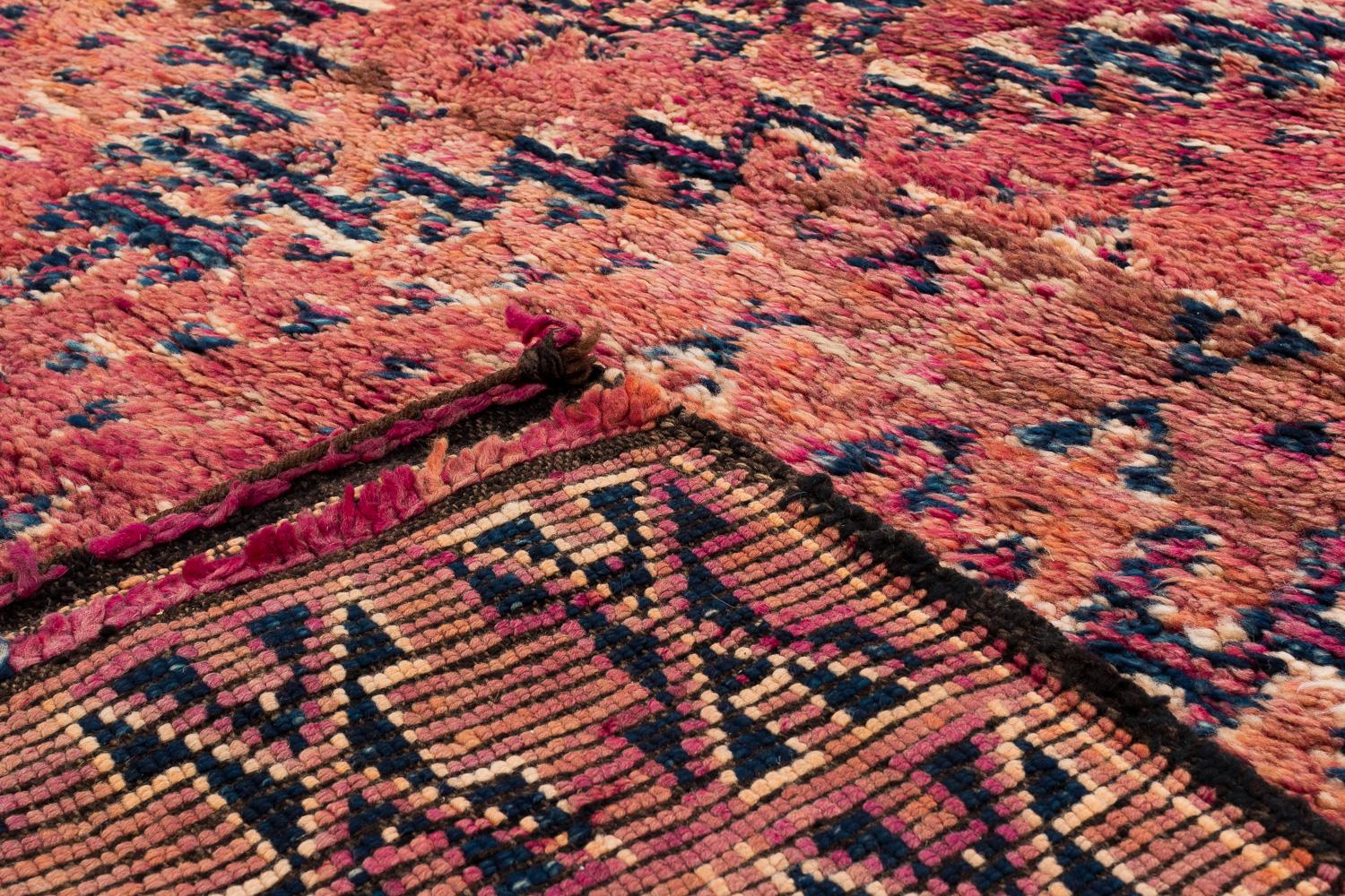 Alfombra antigua Beni Mguild de lana marroquí Shag Midcentury Vintage Chevron siglo XX en venta