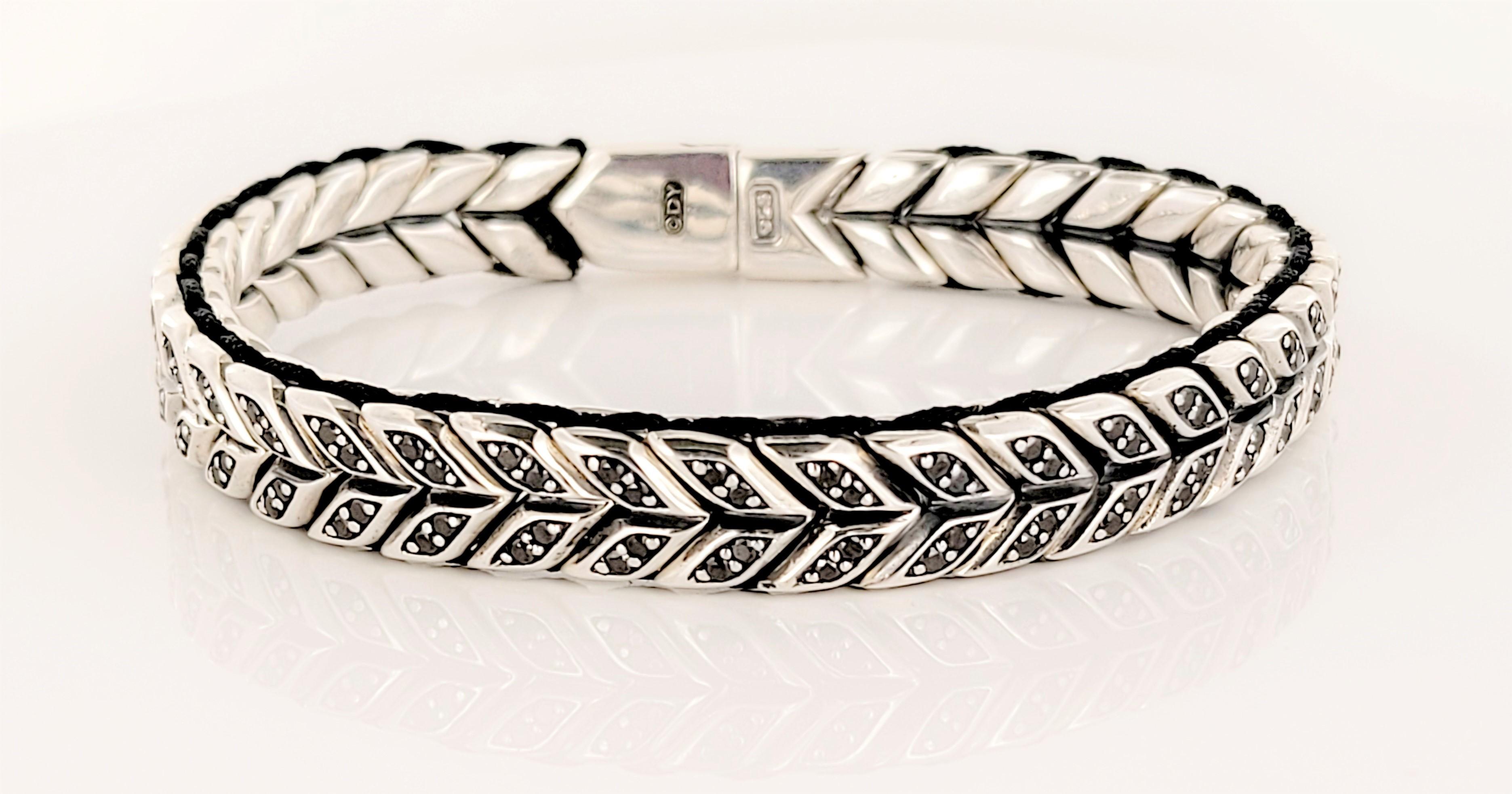 Chevron Woven Bracelet with black diamonds 7.5'' Long In New Condition For Sale In New York, NY