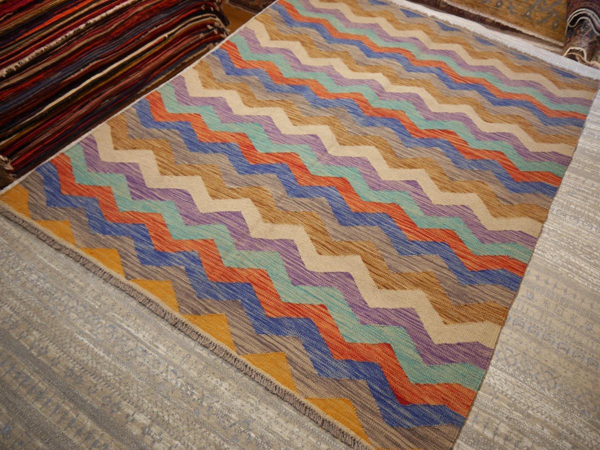 Hand-Woven Kilim Rug Chevron Zig Zag Design with natural organic dyed wool flat hand-woven For Sale