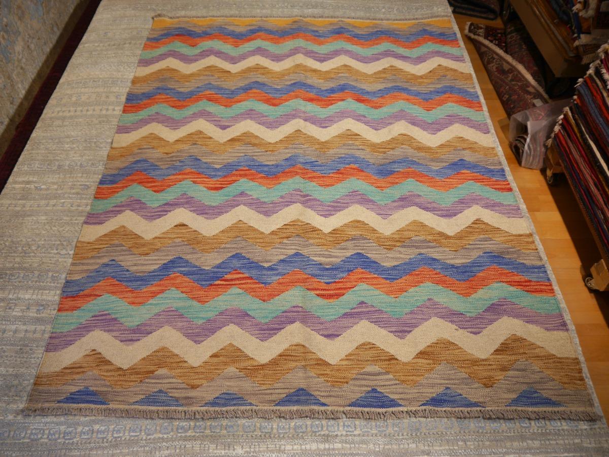 Contemporary Kilim Rug Chevron Zig Zag Design with natural organic dyed wool flat hand-woven For Sale