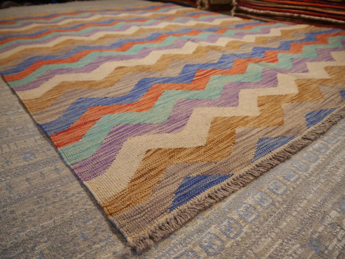 Wool Kilim Rug Chevron Zig Zag Design with natural organic dyed wool flat hand-woven For Sale
