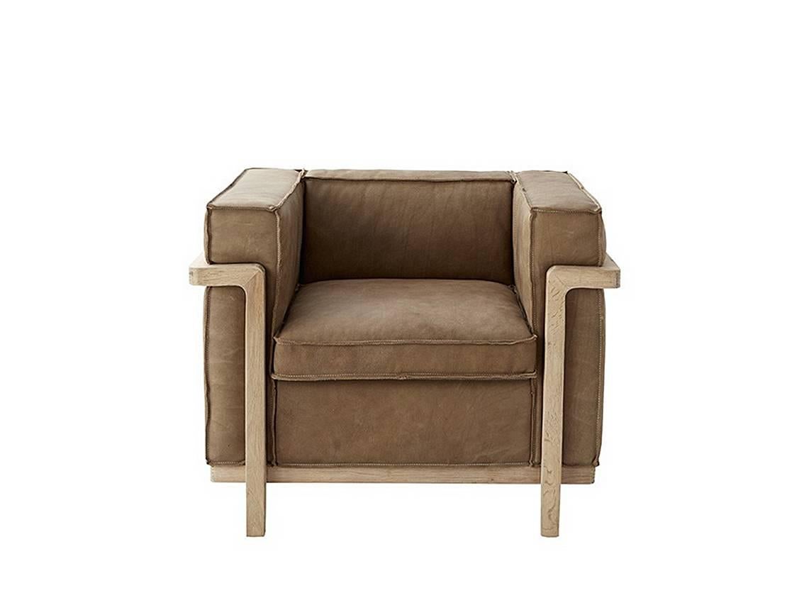 Cheyenne armchair with structure in solid oak. Upholstered
and covered with genuine leather. Two-seat sofa.
Also available in 16 finishes on request.
  