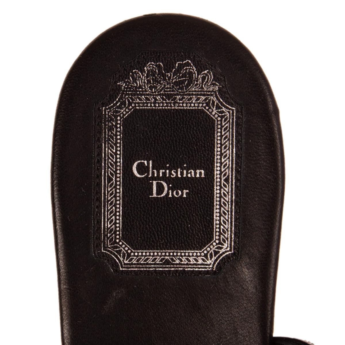 Black ChHRISTIAN DIOR black patent leather Thong Flat Sandal Shoes 41 For Sale