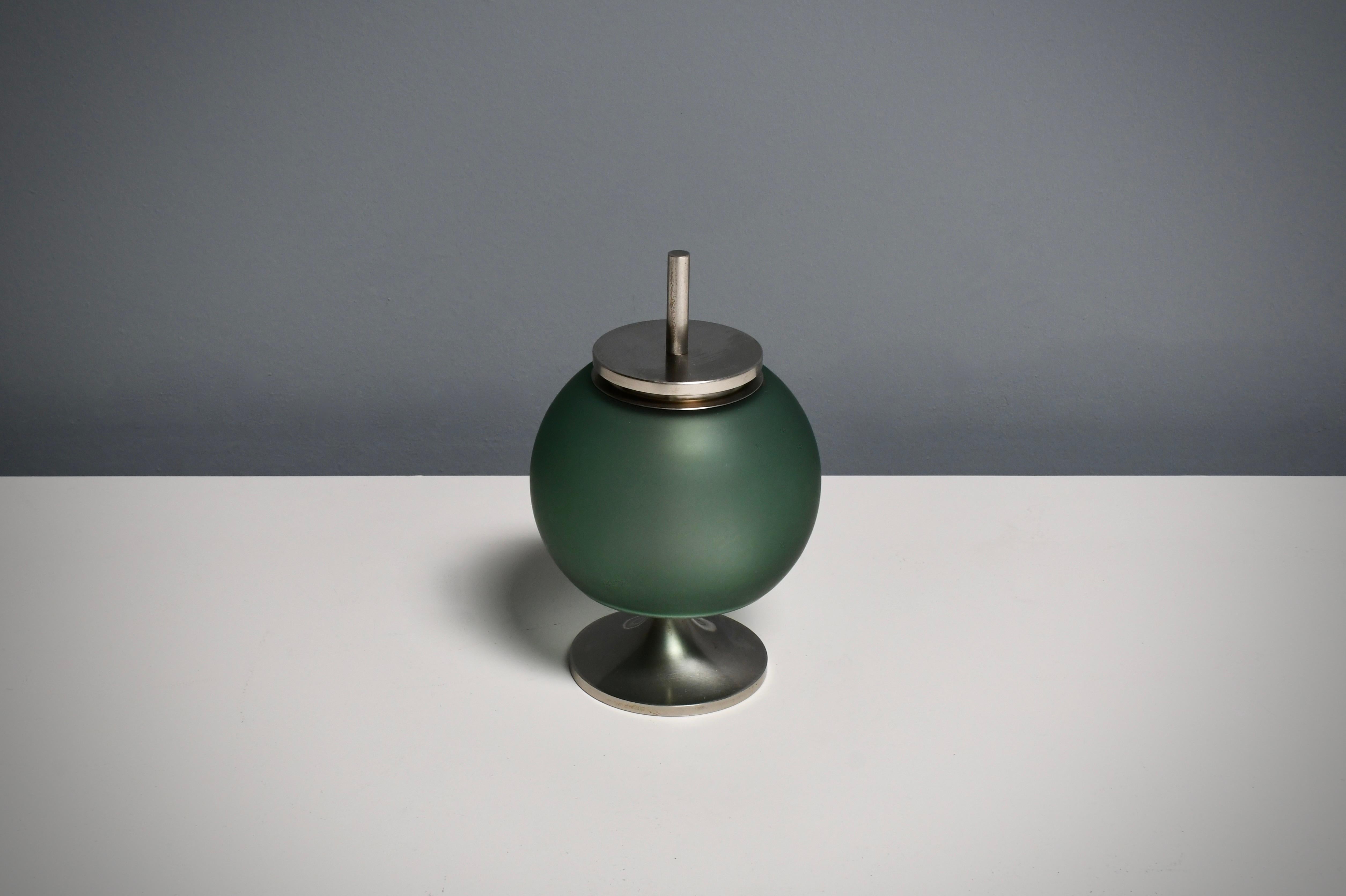 'Chi’ Table Lamp by Emma Gismondi Schweinberger for Artemide, 1962

Small ‘Chi’ table lamp in very good condition.

Designed by Emma Gismondi Schweinberger in 1962.

Manufactured by Artemide

The base of this elegant table lamp is issued in nickel