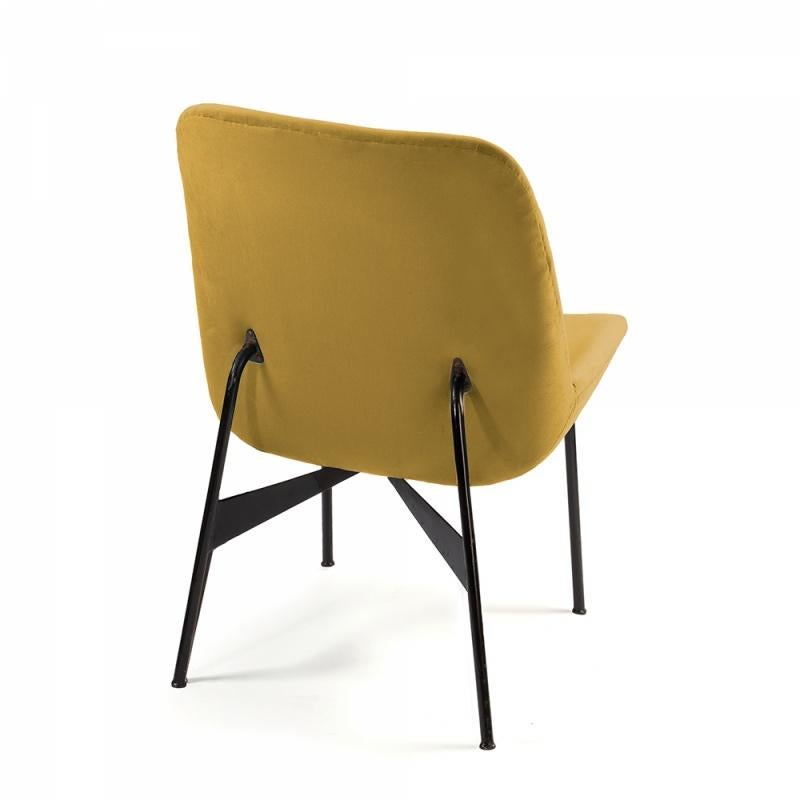 Chiado chair is a tribute to comfort and discreet elegance. With a comfy seat and sleek structure, the combination between these two element’s finishing’s, makes this a chameleon-like piece. Chiado makes a strong impression with its soft velvet