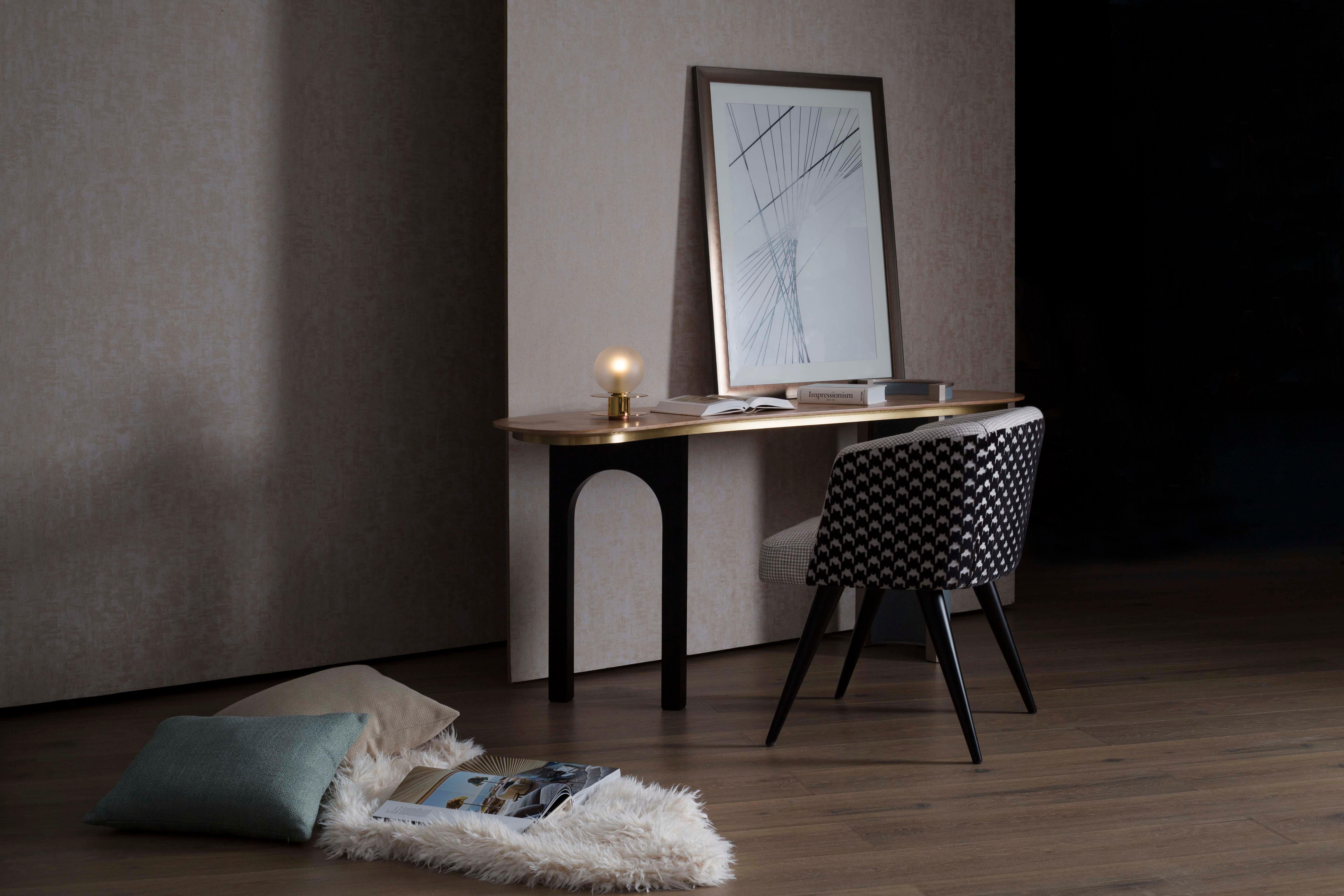 Cuir Table console moderne Chiado, racine de chêne en cuir, fabriquée à la main au Portugal par Greenapple en vente