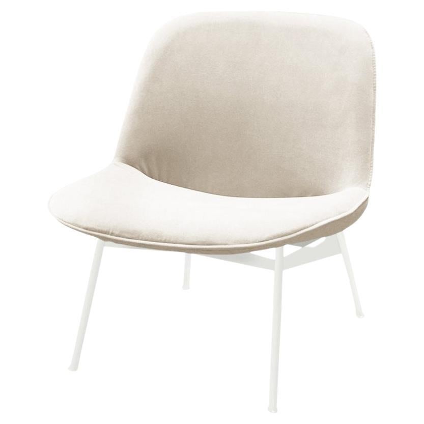 The Chiado Lounge chair is a comfortable chair with inviting curves and a comfortable soft seating. The chair has a fully upholstered backrest and elegant metal legs. The Chiado Lounge chair is available in a number of different materials, finishes