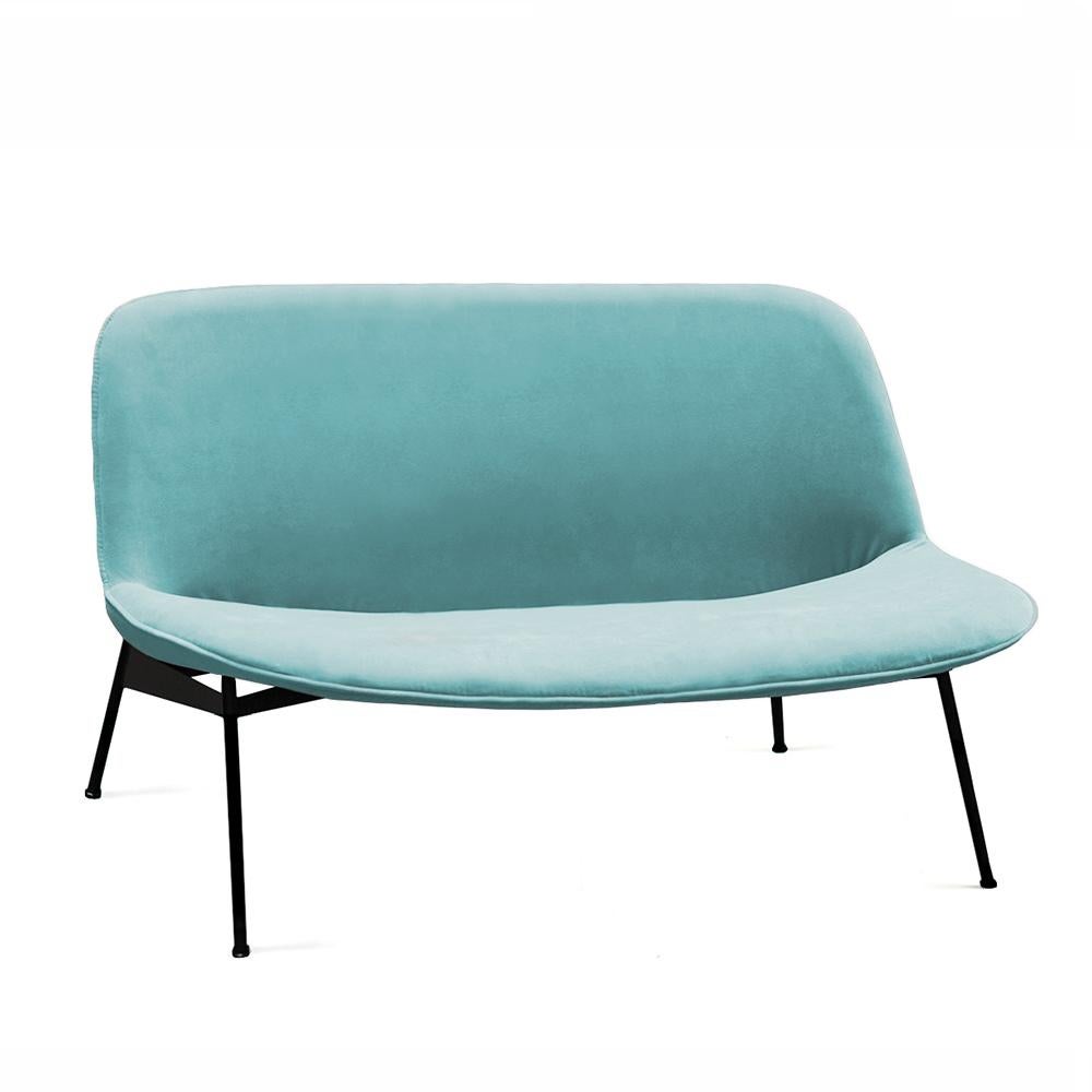The Chiado Sofa Stools is comfortable stools with inviting curves and a comfortable soft seating. The Soda has a fully upholstered backrest and elegant metal legs. The Chiado sofa is available in a number of different materials, finishes and