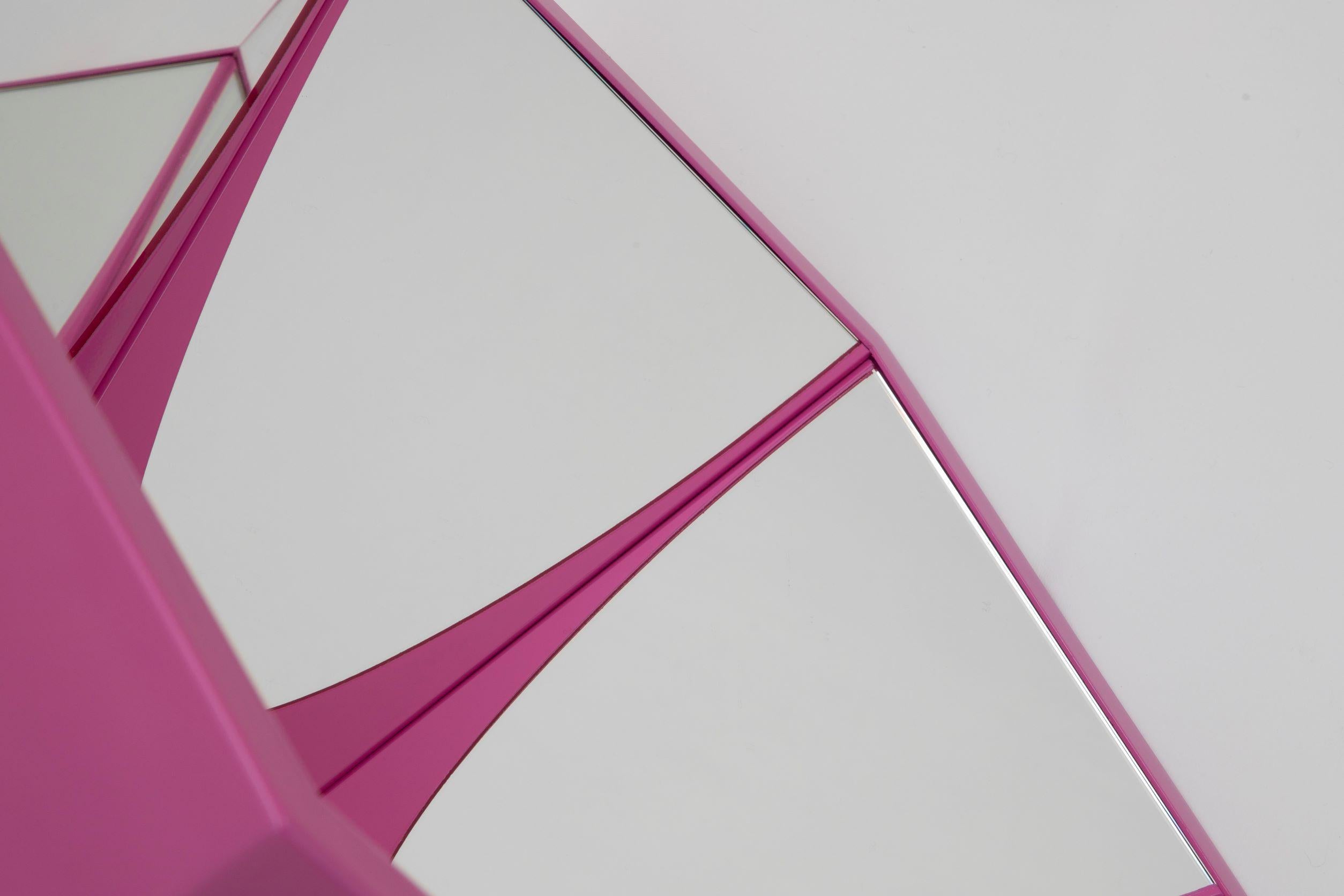 Chiara Dynys, Kaleidos, 2020, sculpture, mirror, pink - Contemporary Mixed Media Art by Chiara Dynys 