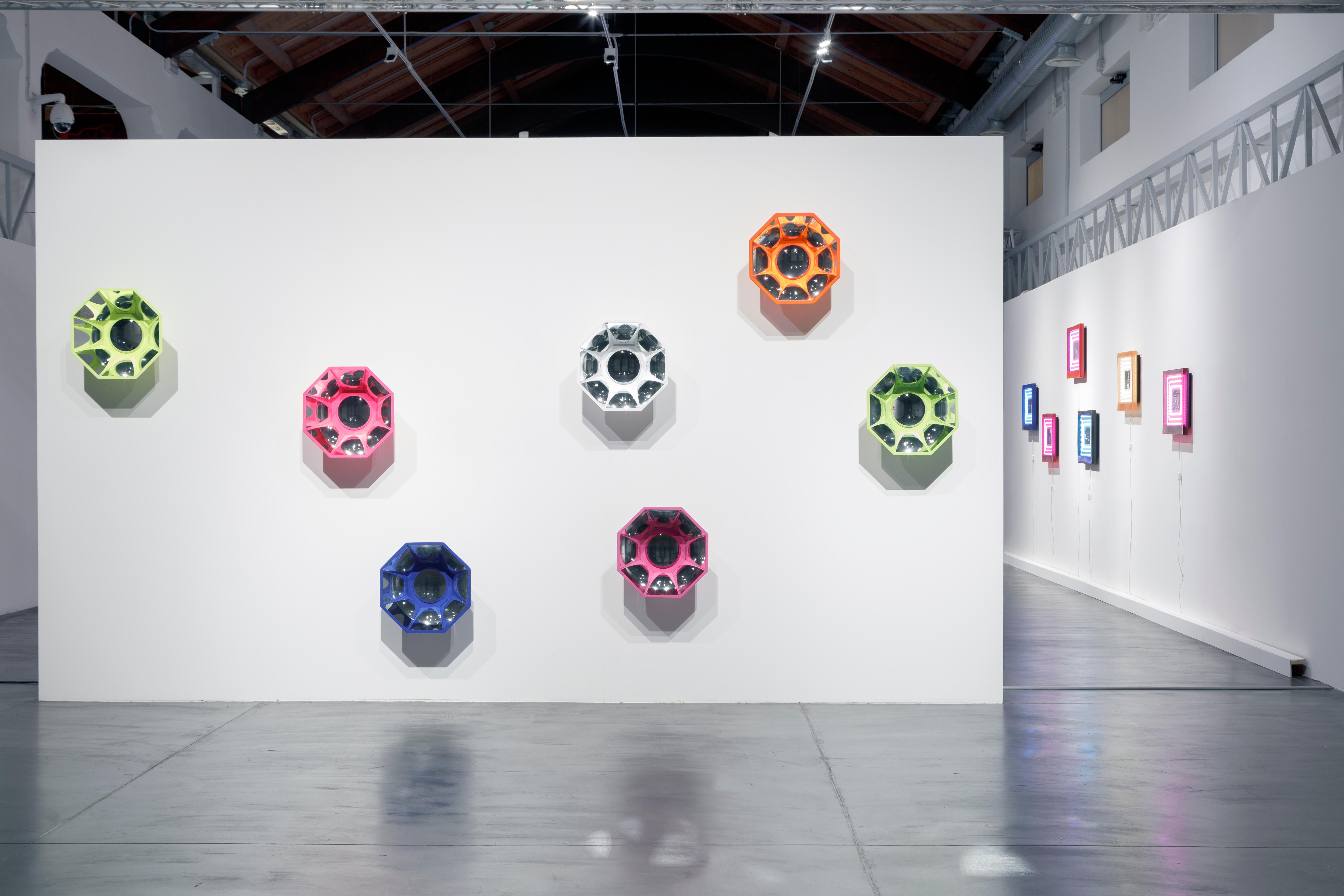 Chiara Dynys, Kaleidos, 2020, sculpture, mirror, pink 3