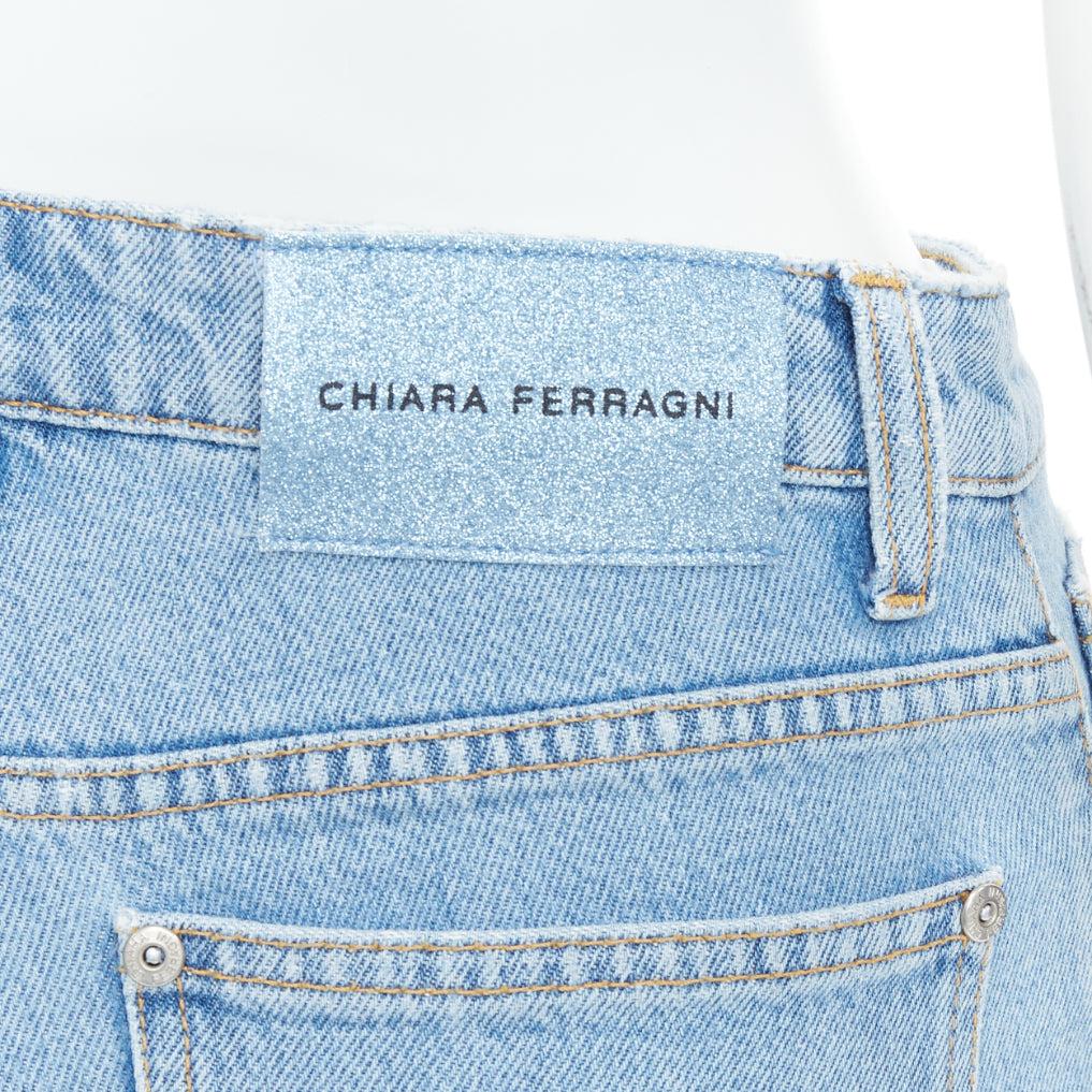 CHIARA FERRAGNI pantaloncini corti in denim blu con frange di cristallo XS
Riferimento: CNLE/A00384
Marchio: Chiara Ferragni
Materiale: Cotone
Colore: blu, trasparente
Modello: Cristalli
Chiusura: Zip Fly
Dettagli extra: Schienale