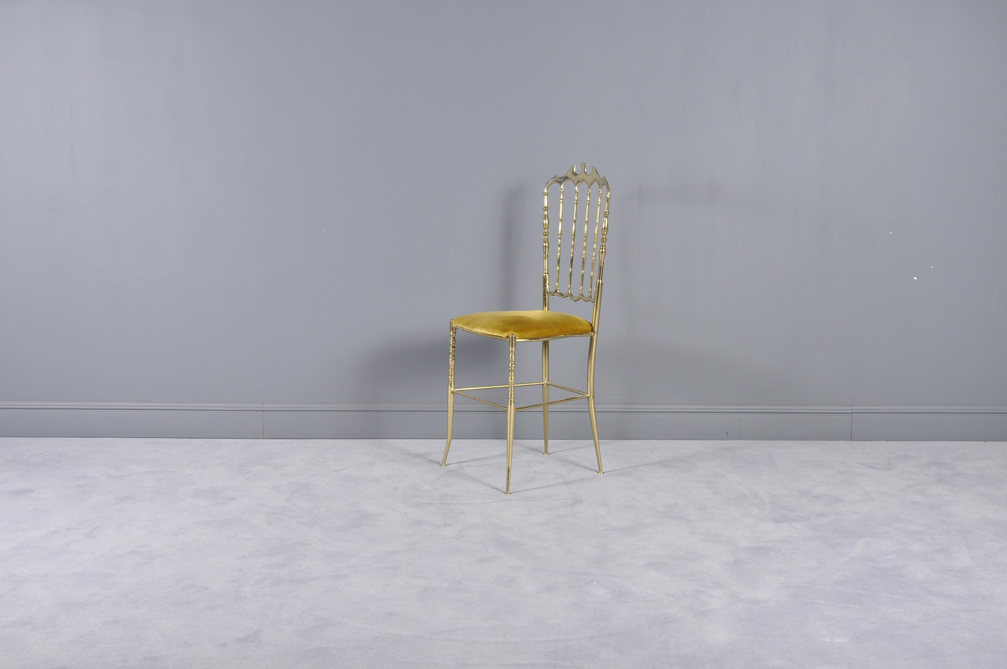- Italian brass Chiavari chair
- Designed by Giuseppe Gaetano Descalzi
- Solid structure
- Yellow velvet upholstery
- Named after the Italian city where they originated (a small town located on the Mediterranean shore side between Portofino and
