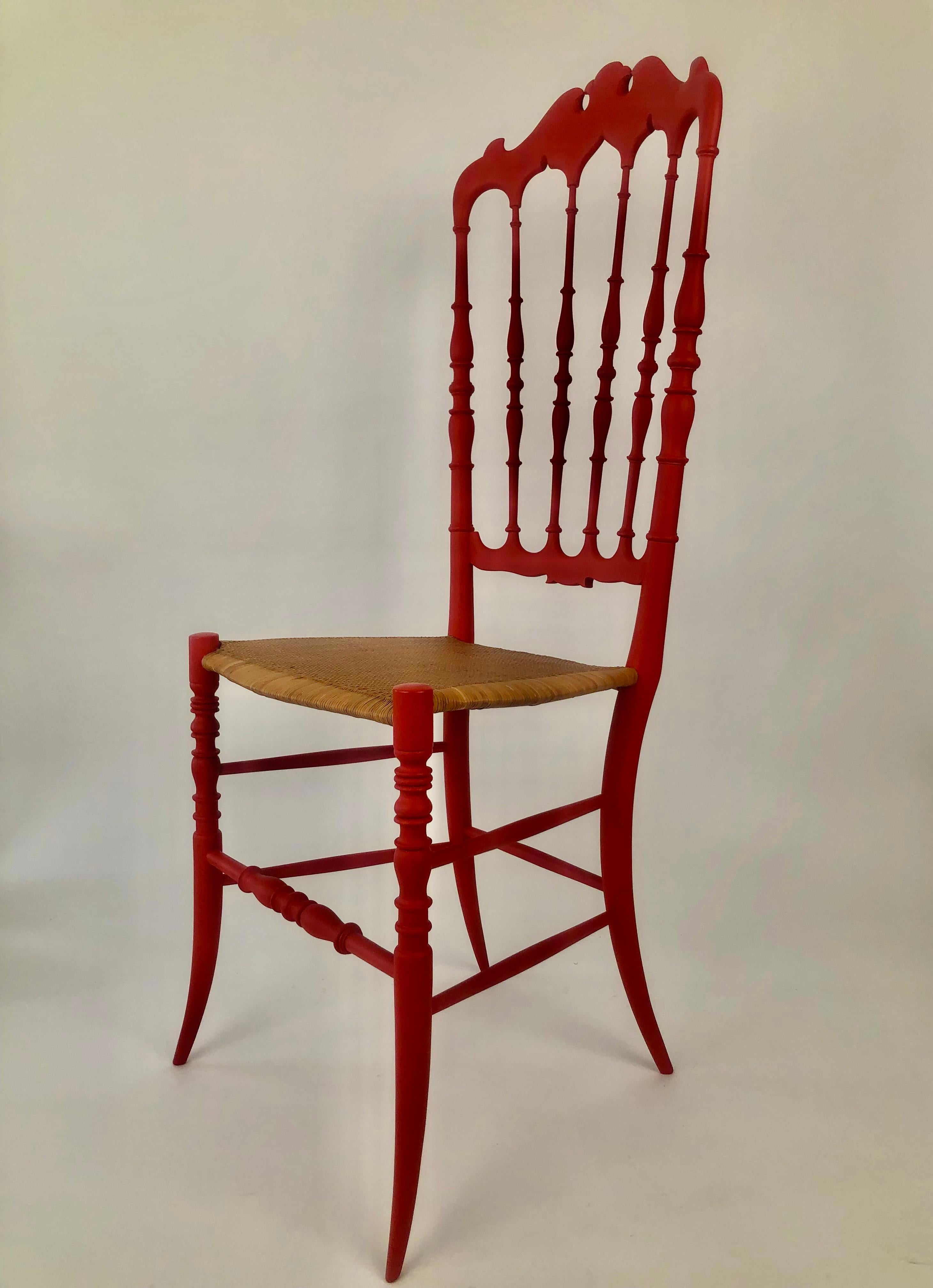 20ième siècle Chaise Chiavari réalisée par Ditta Levaggi Rinaldo, peinte en rouge tomate mat, Italie en vente