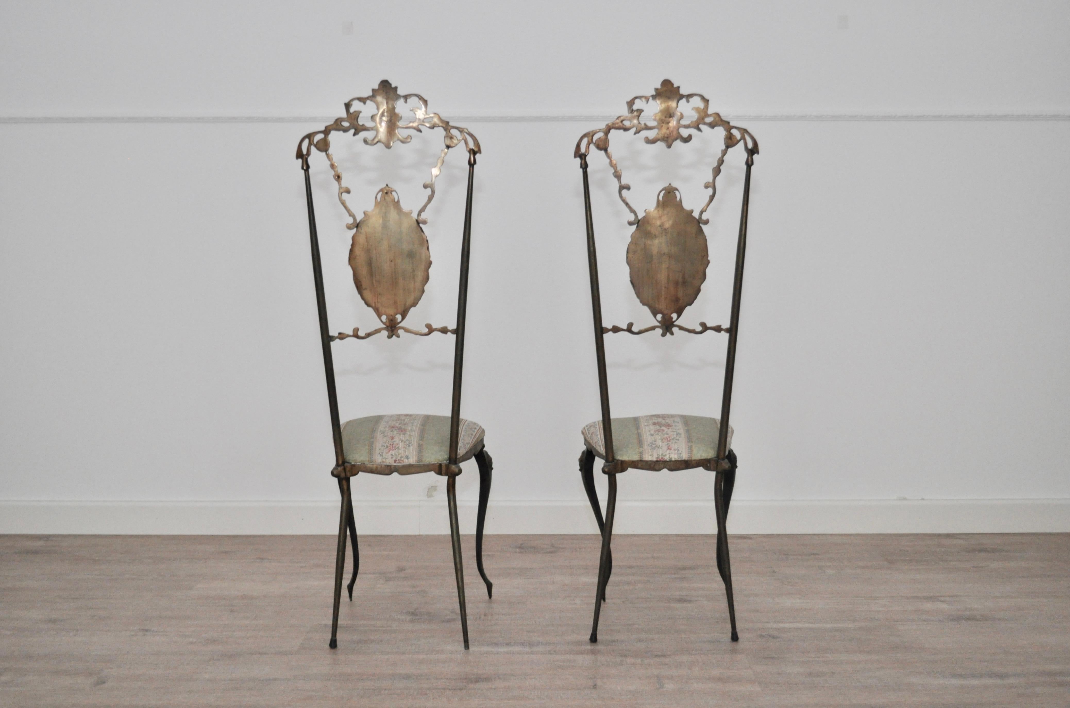 Chiavari chairs Hollywood Regency, in hand finished brass, Italy, 1930s. Seat in original green silk. Perfect conditions.