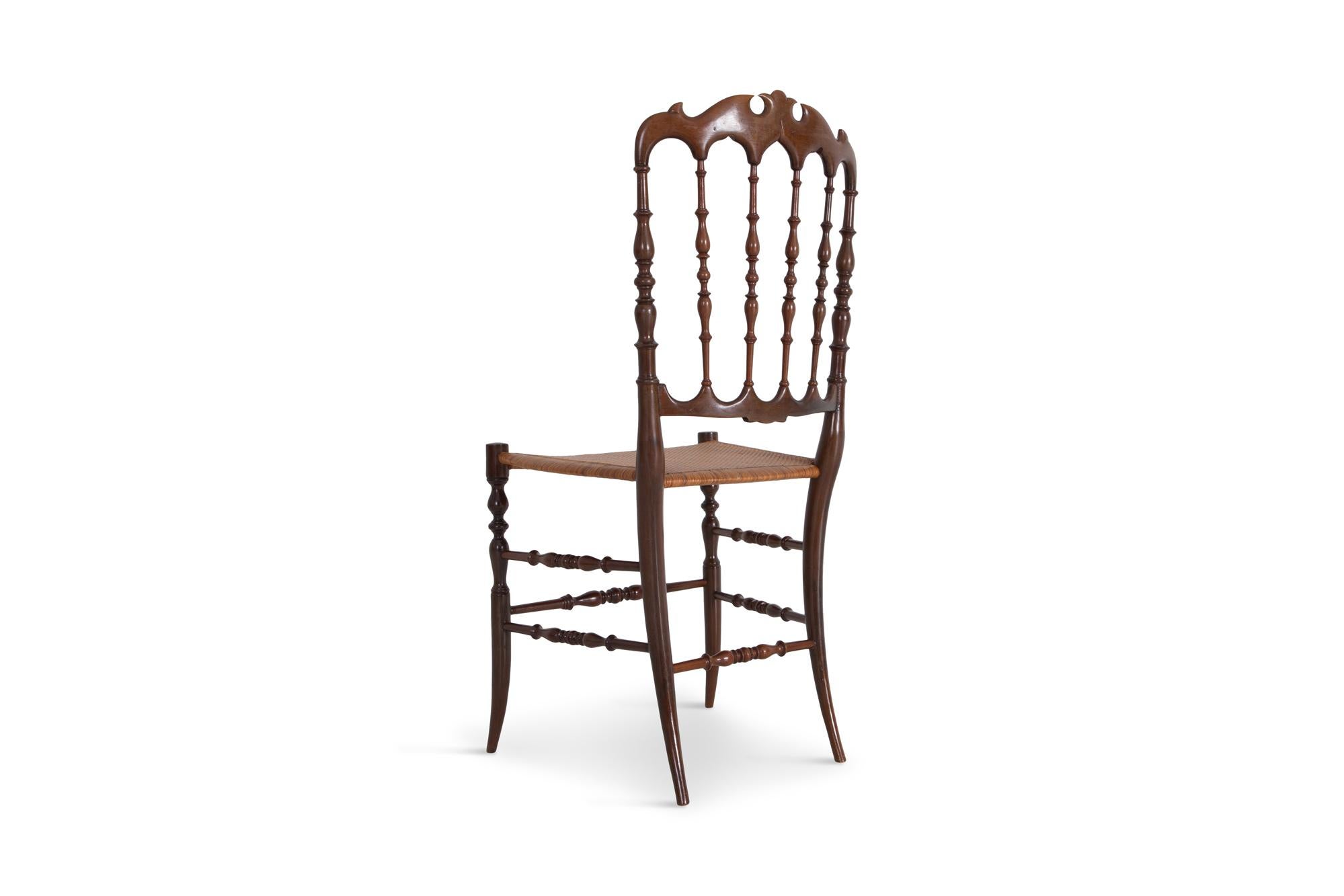 Chiavari Walnut and Wicker Dining Chairs In Excellent Condition In Antwerp, BE