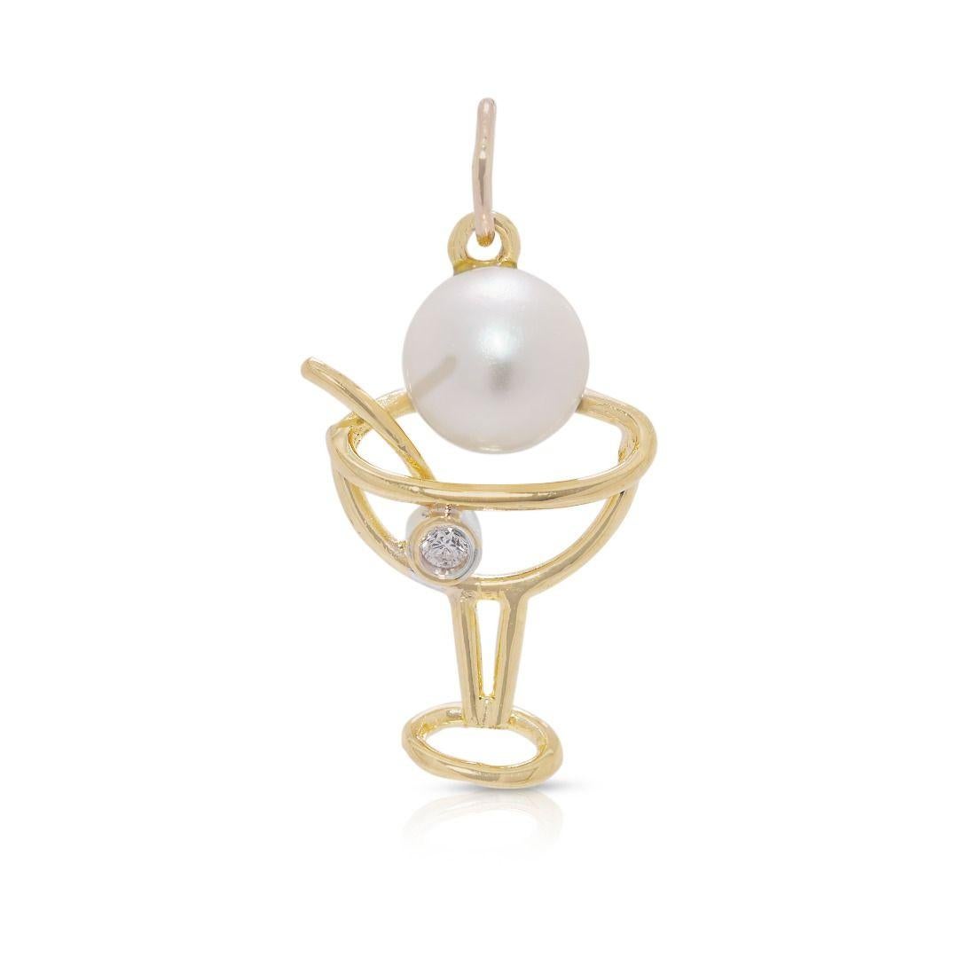 Chic 0.01ct Natural Diamond & Akoya Pearl 18K Yellow Gold Cocktail Pendant