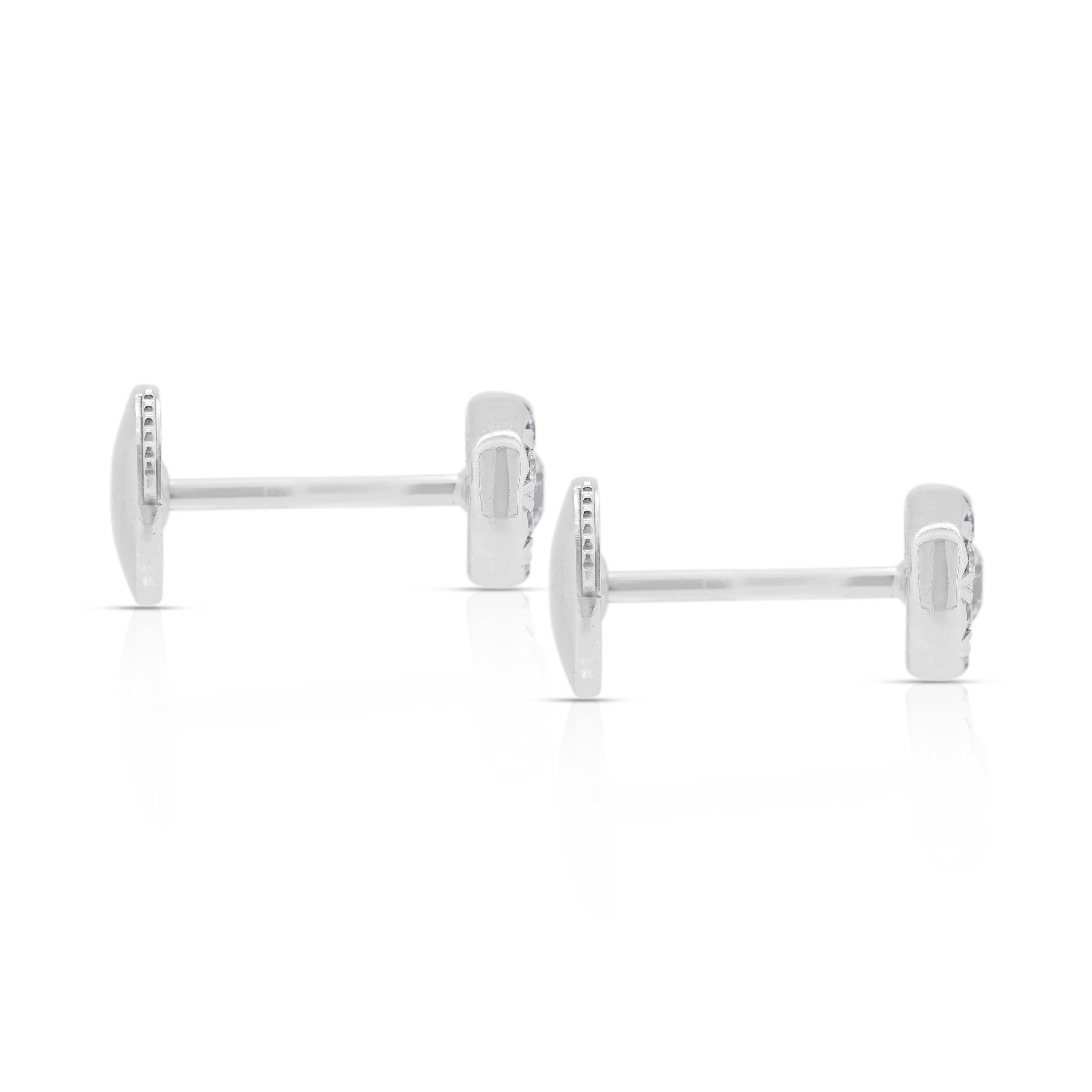 Taille ronde Clous d'oreilles chics en or blanc 18 carats avec diamants naturels roses et blancs de 0,21 carat en vente