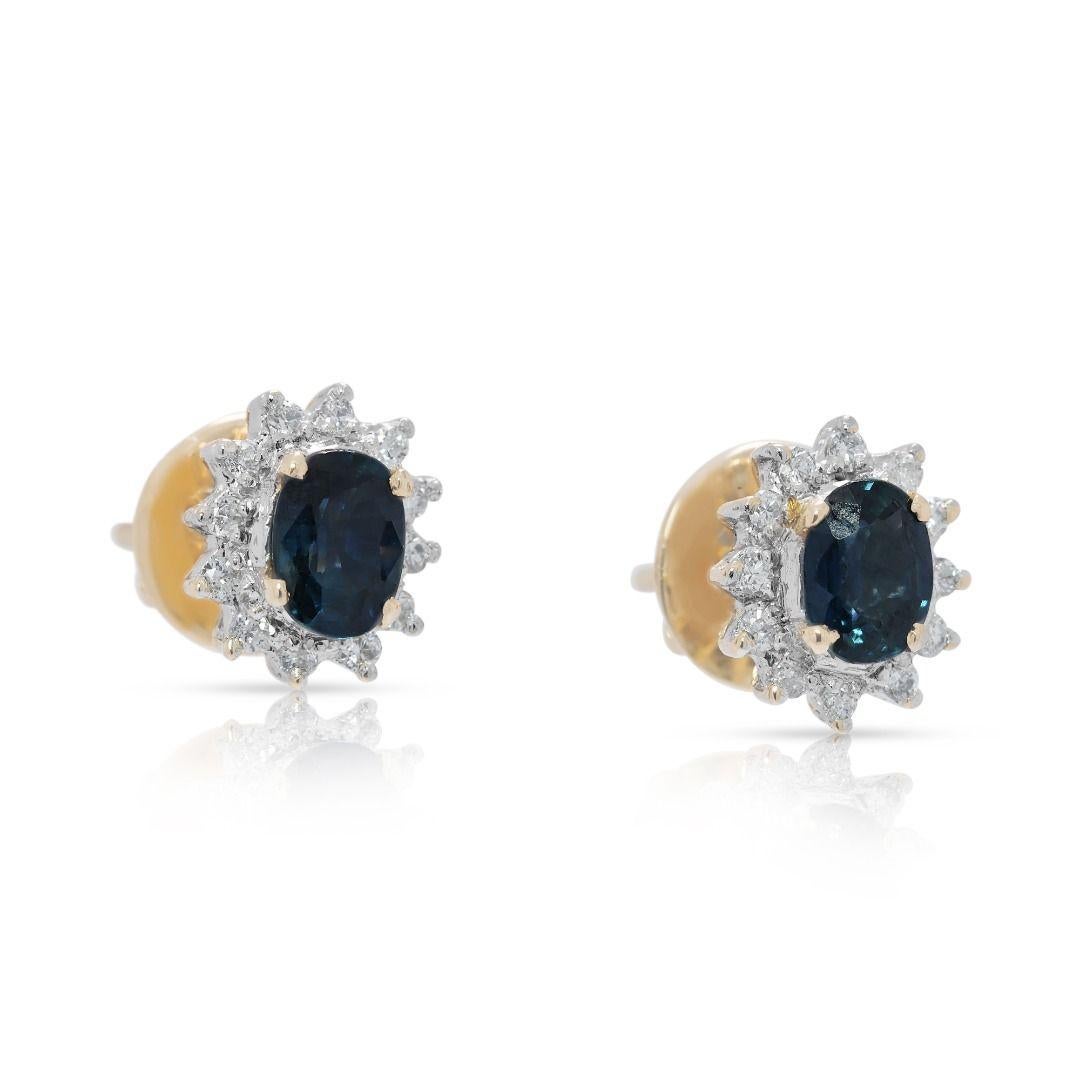 Chic 0.60ct Sapphire & Natural Diamond 18K Two-Toned Gold Cluster Stud Earrings Corte redondo en venta
