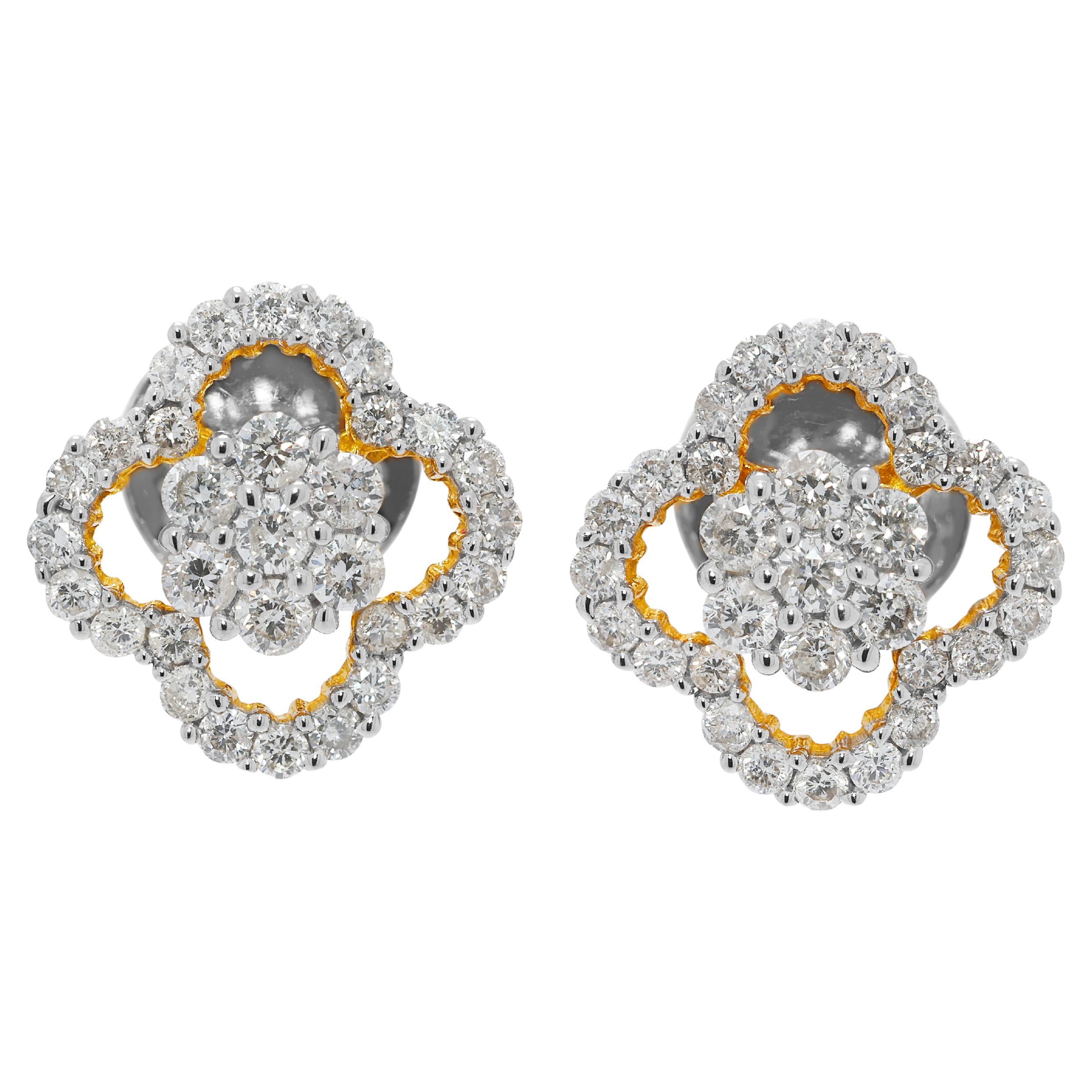 Boucles d'oreilles chic en or jaune 18 carats avec trèfle et diamant naturel de 0,61 ct. en vente