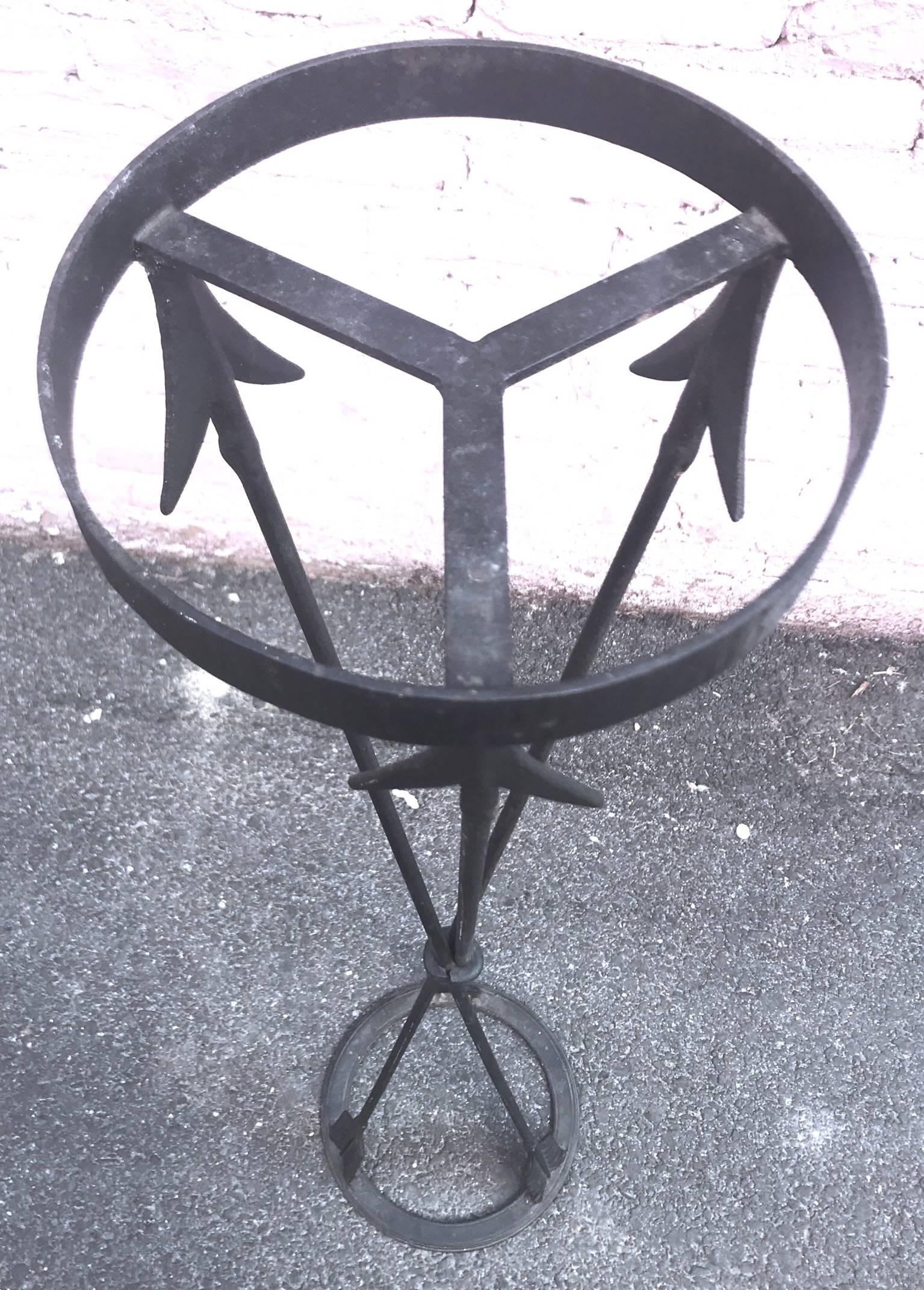 Chic 1940s French Wrought Iron Motif Plant Stand In Excellent Condition In Washington, DC