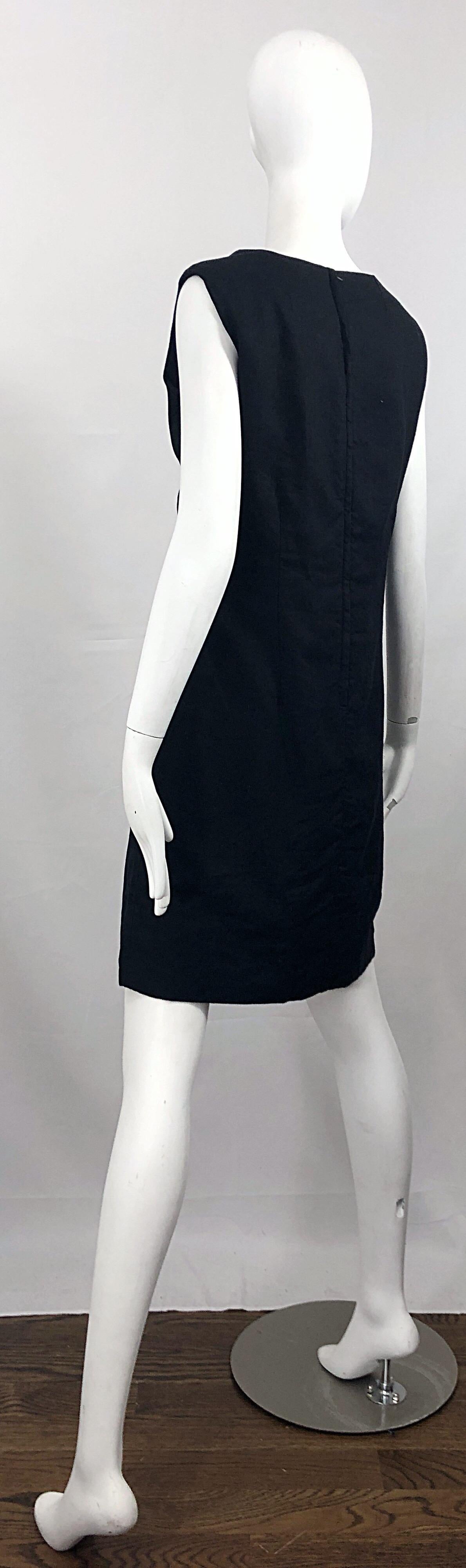Chic 1960s Black and White Embroidered Puerto Rican Vintage Linen Shift Dress For Sale 5