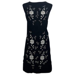 Chic 1960, abito in lino vintage portoricano con ricami in bianco e nero