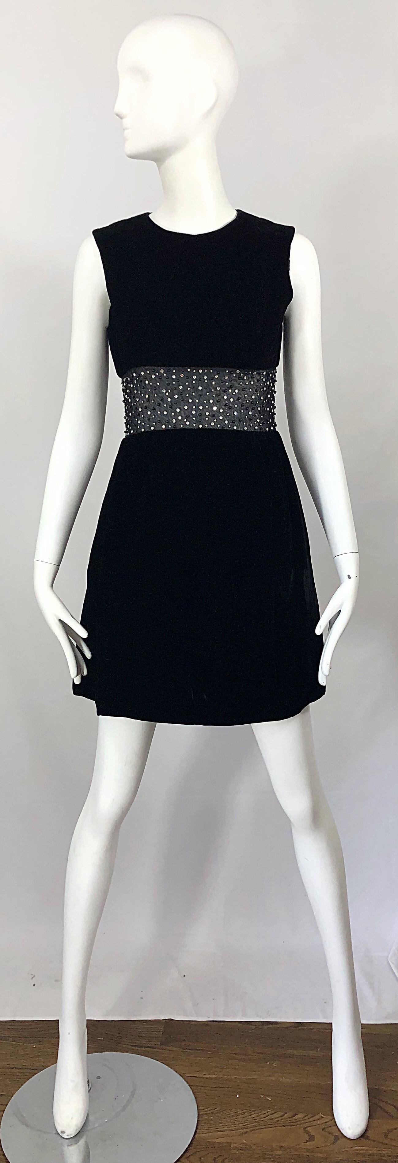 Chic 1960er Schwarzer Samt Cut - Out Strass Perlen Vintage 60er A-Linie Kleid im Angebot 9