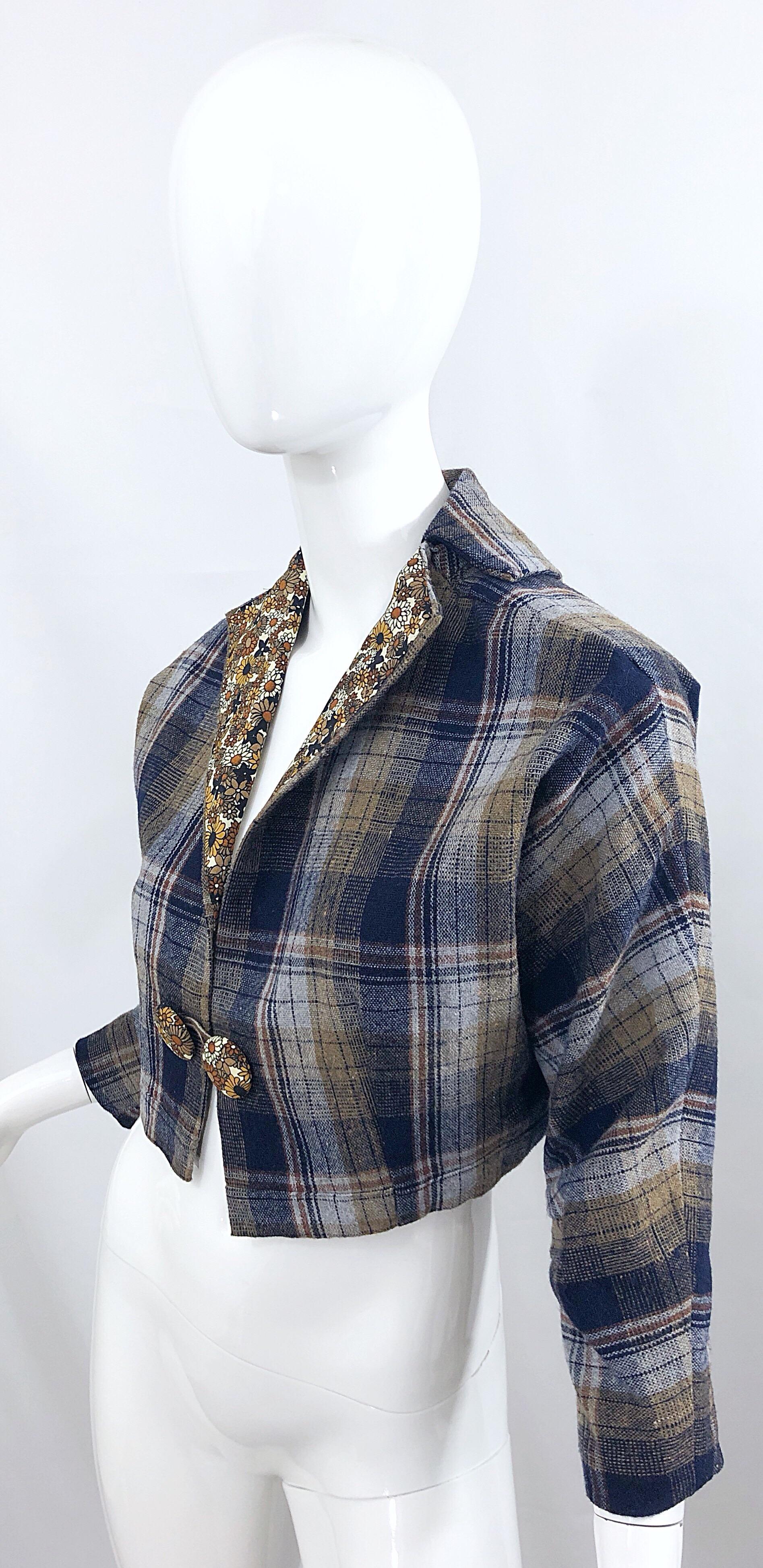 Chic 1960s Blue Plaid + Flowers Wool and Silk Space Age Cropped Bolero Jacket For Sale 3