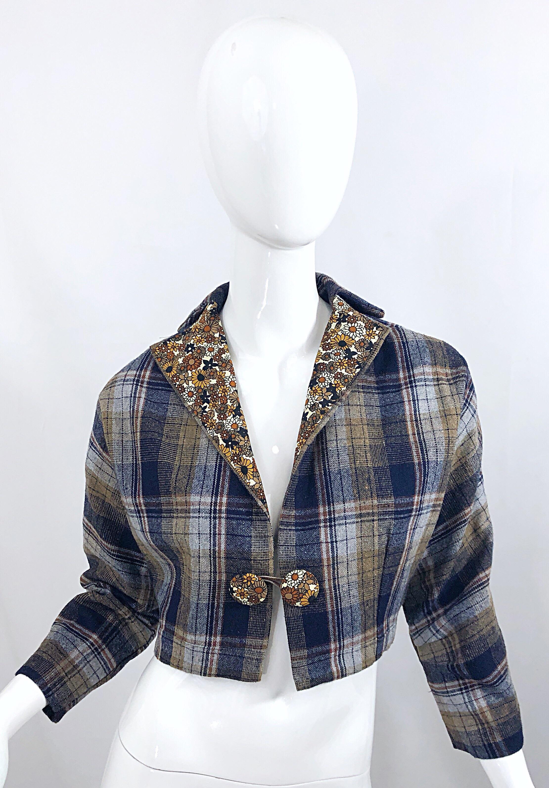 Chic 1960s Blue Plaid + Flowers Wool and Silk Space Age Cropped Bolero Jacket For Sale 5