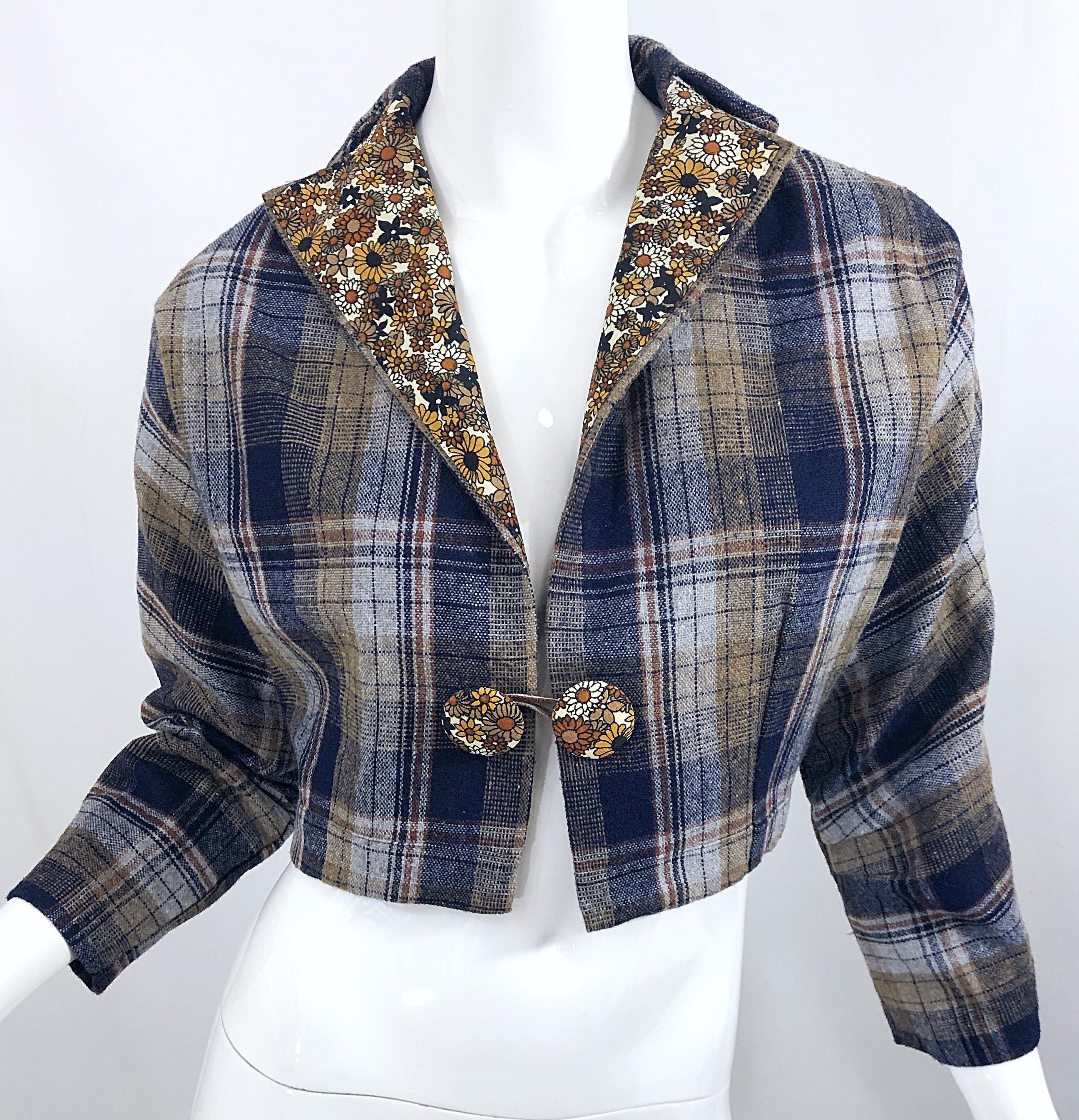 Chic 1960s Blue Plaid + Flowers Wool and Silk Space Age Cropped Bolero Jacket In Excellent Condition For Sale In San Diego, CA